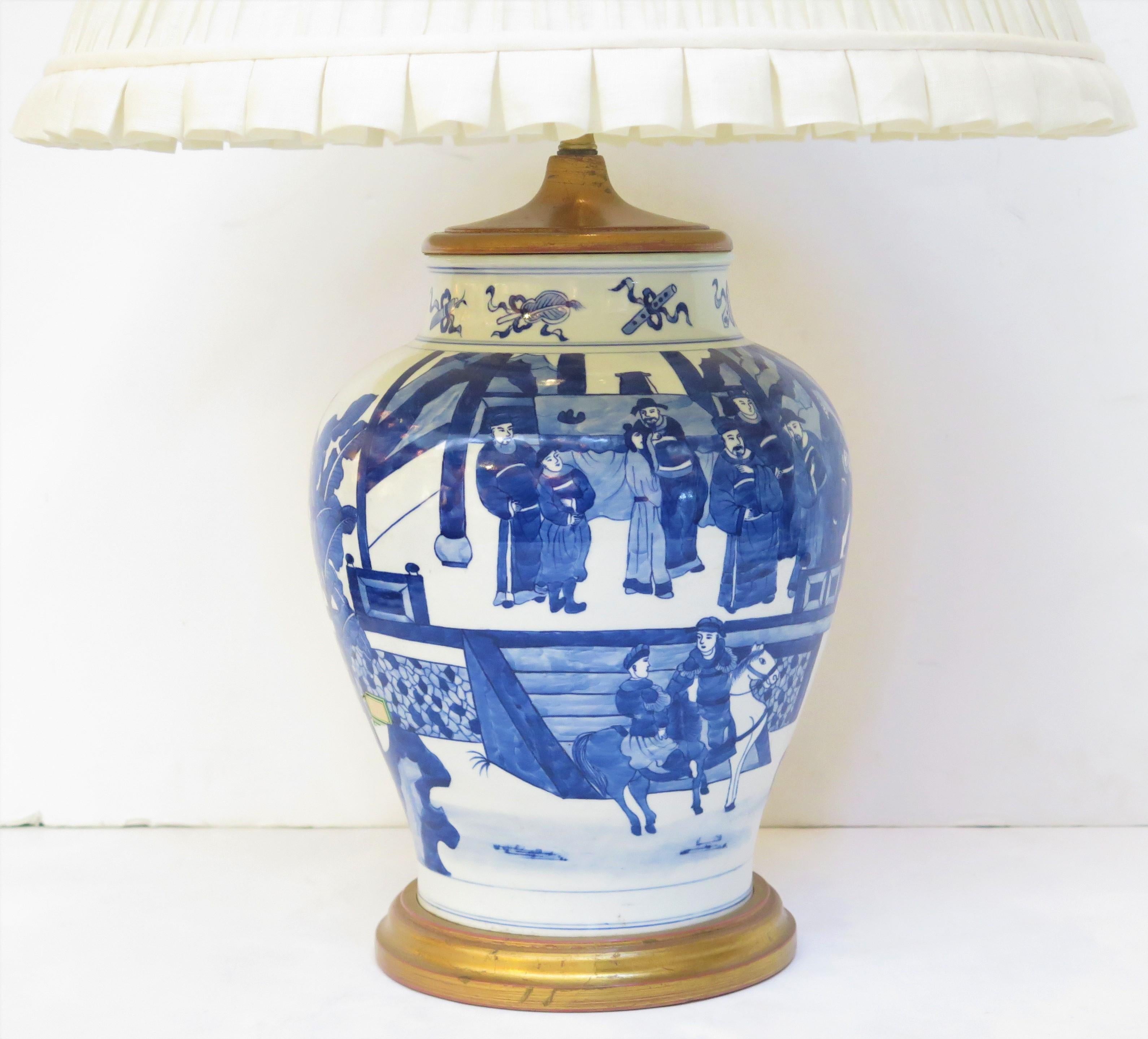 Lampe en porcelaine de Chine bleue et blanche Bon état - En vente à Dallas, TX