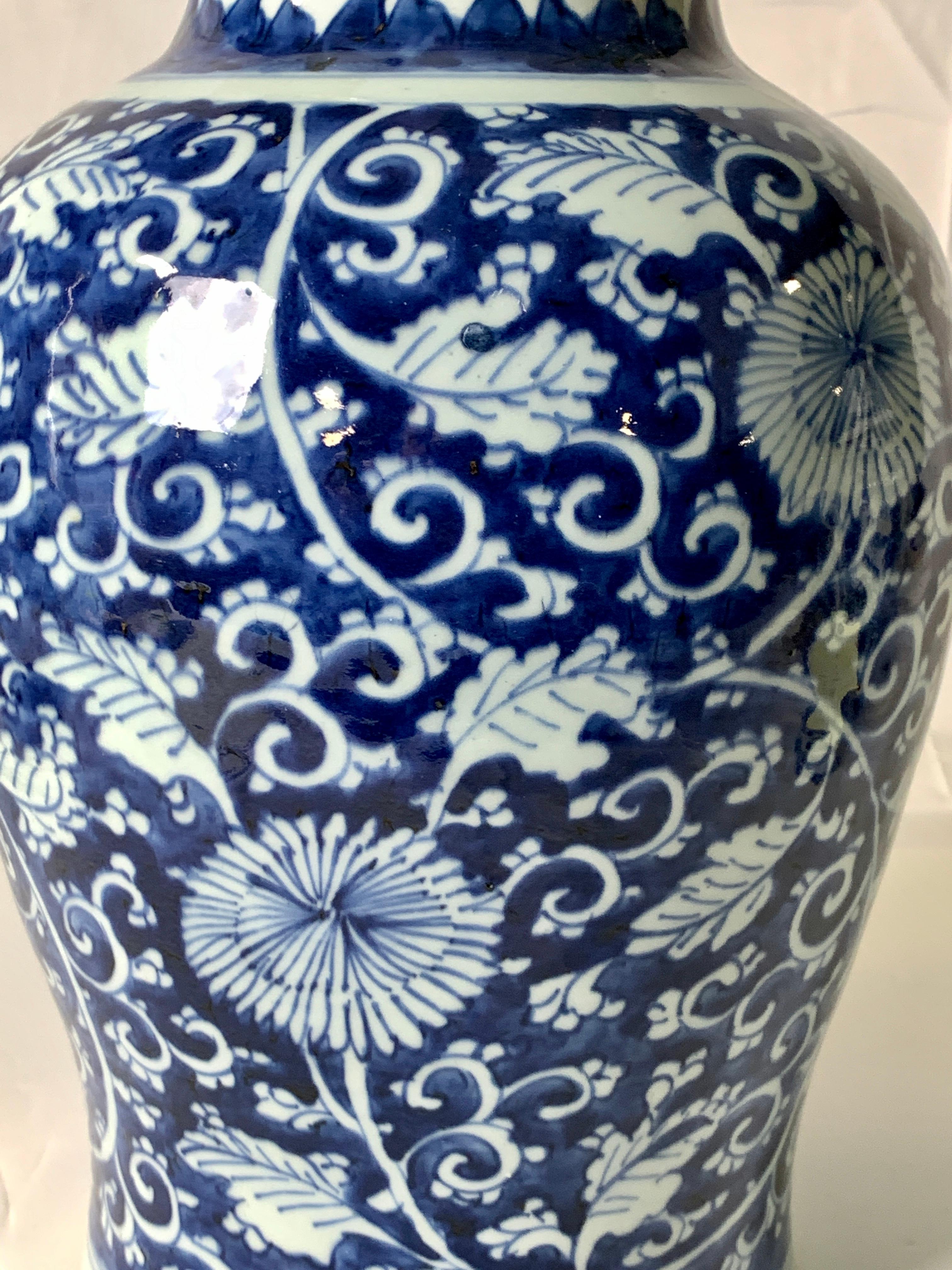 Blue and White Chinese Porcelain Vase Made in the Kangxi Era In Excellent Condition In Katonah, NY