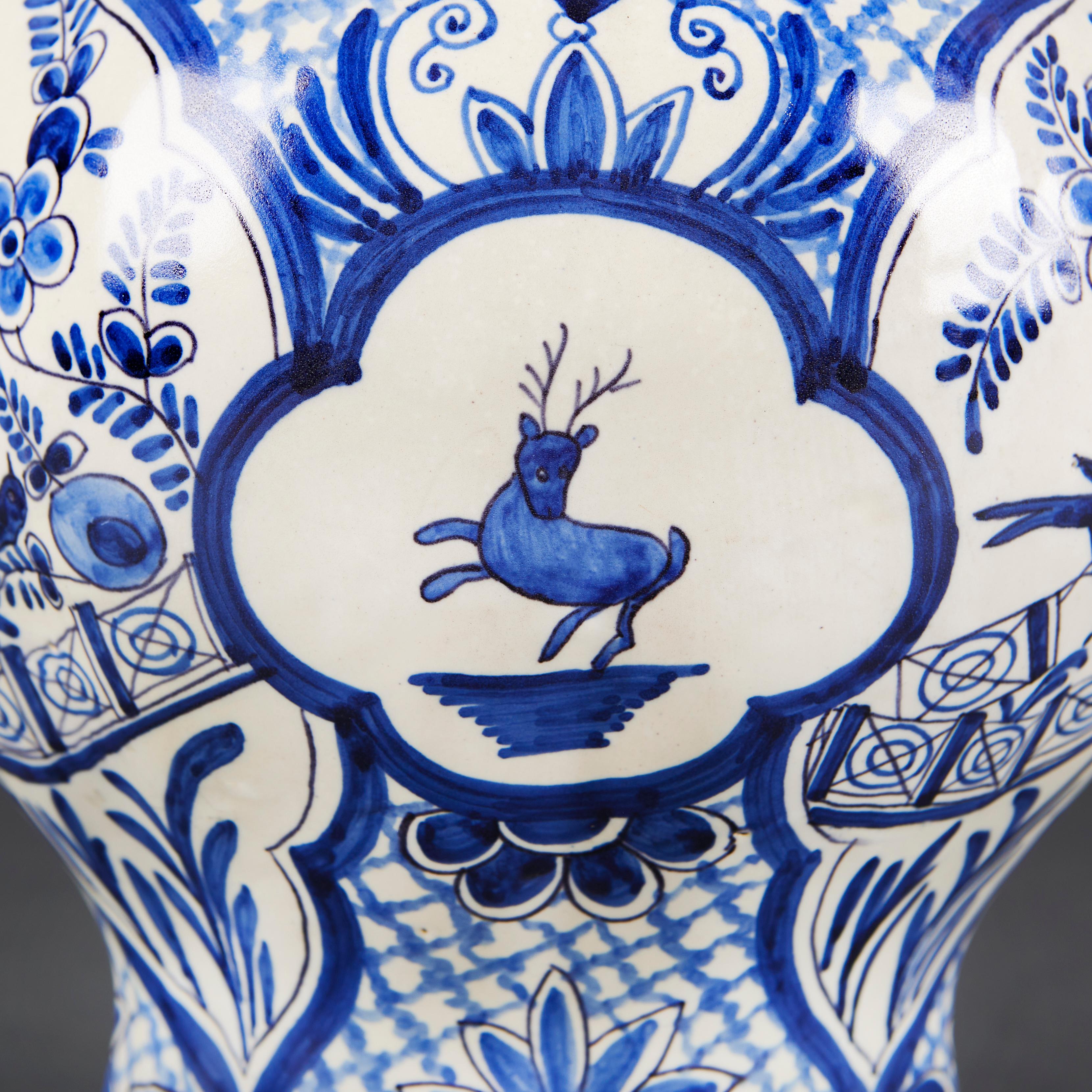 Un jarrón de Delft azul y blanco como lámpara en Bueno estado para la venta en London, GB