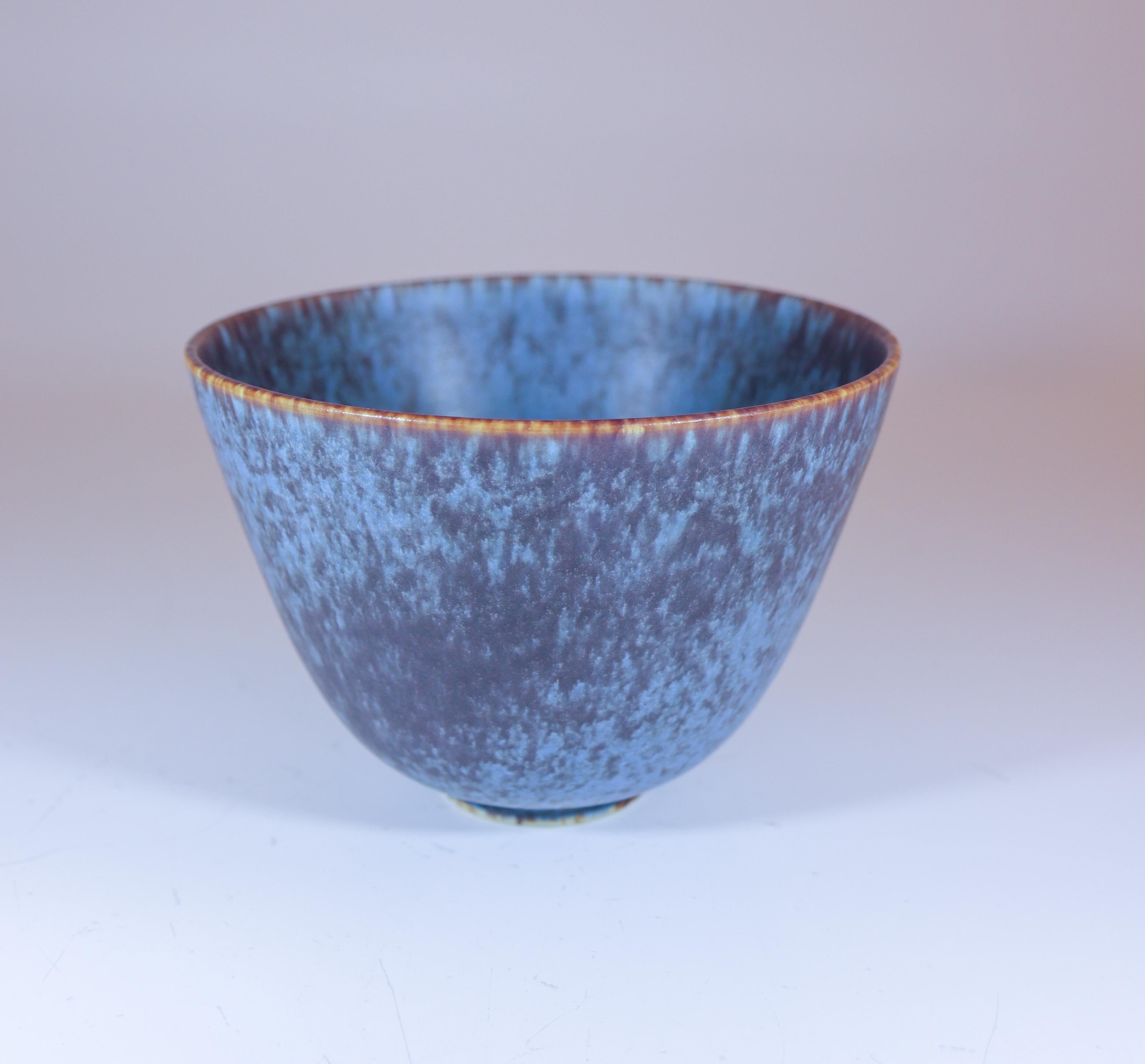 Smaltato Ciotola in gres blu e marrone d'epoca - Gunnar Nylund - Rörstrand Svezia anni '50 in vendita