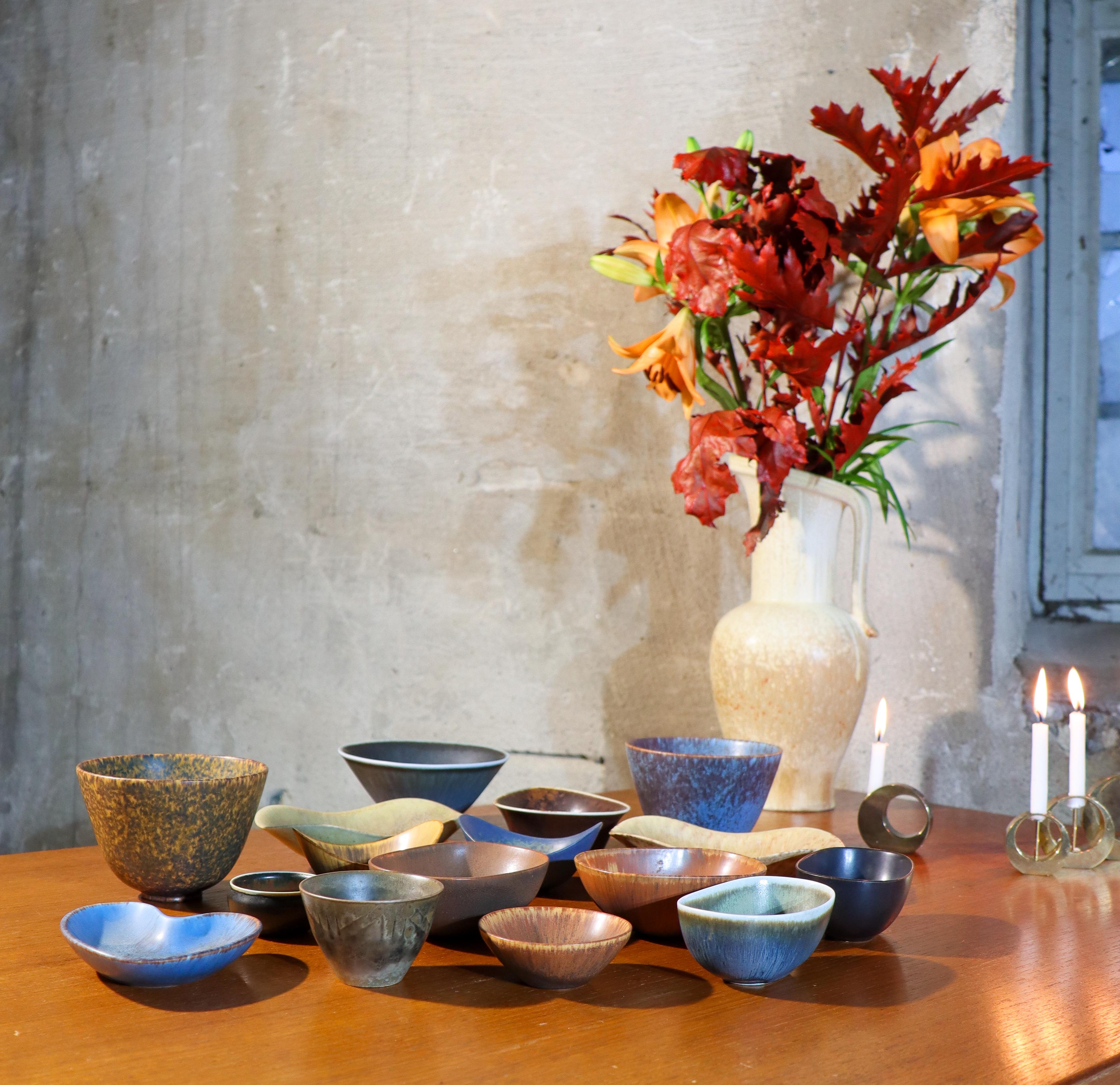 Ciotola in gres blu e marrone d'epoca - Gunnar Nylund - Rörstrand Svezia anni '50 In condizioni buone in vendita a Stockholm, SE