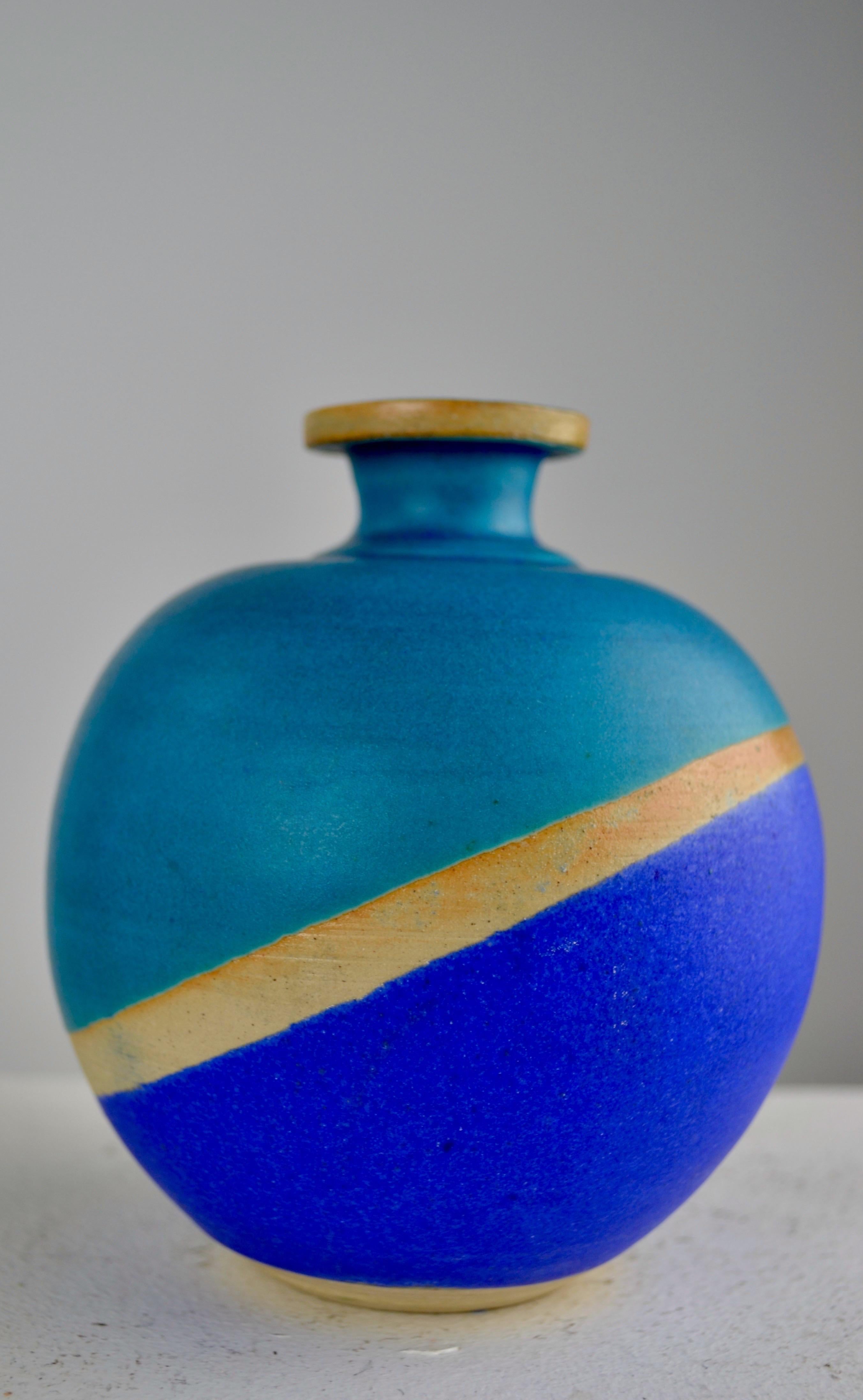 Blaue Vase und Schale aus Keramik, Set, 1970er-Jahre im Zustand „Gut“ im Angebot in SOTTEVILLE-LÈS-ROUEN, FR