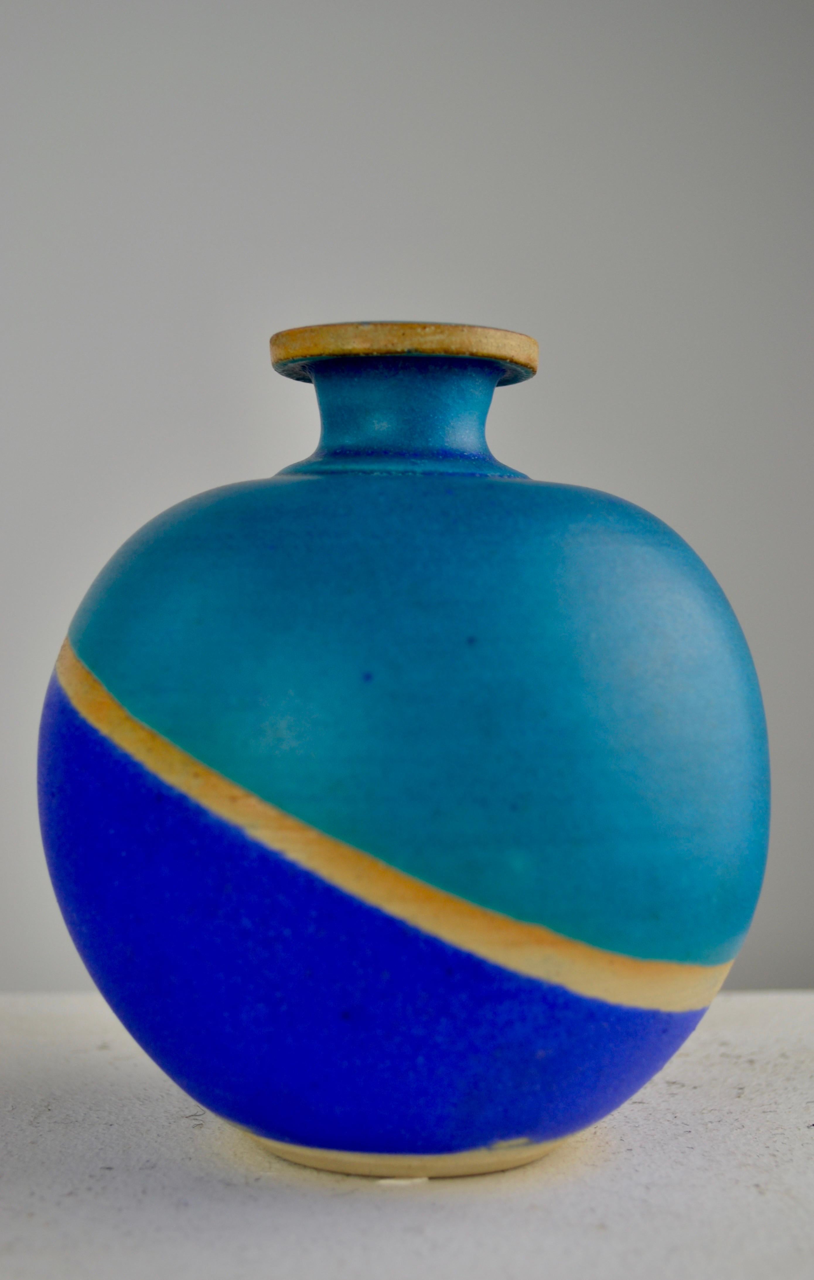 Blaue Vase und Schale aus Keramik, Set, 1970er-Jahre (Ende des 20. Jahrhunderts) im Angebot