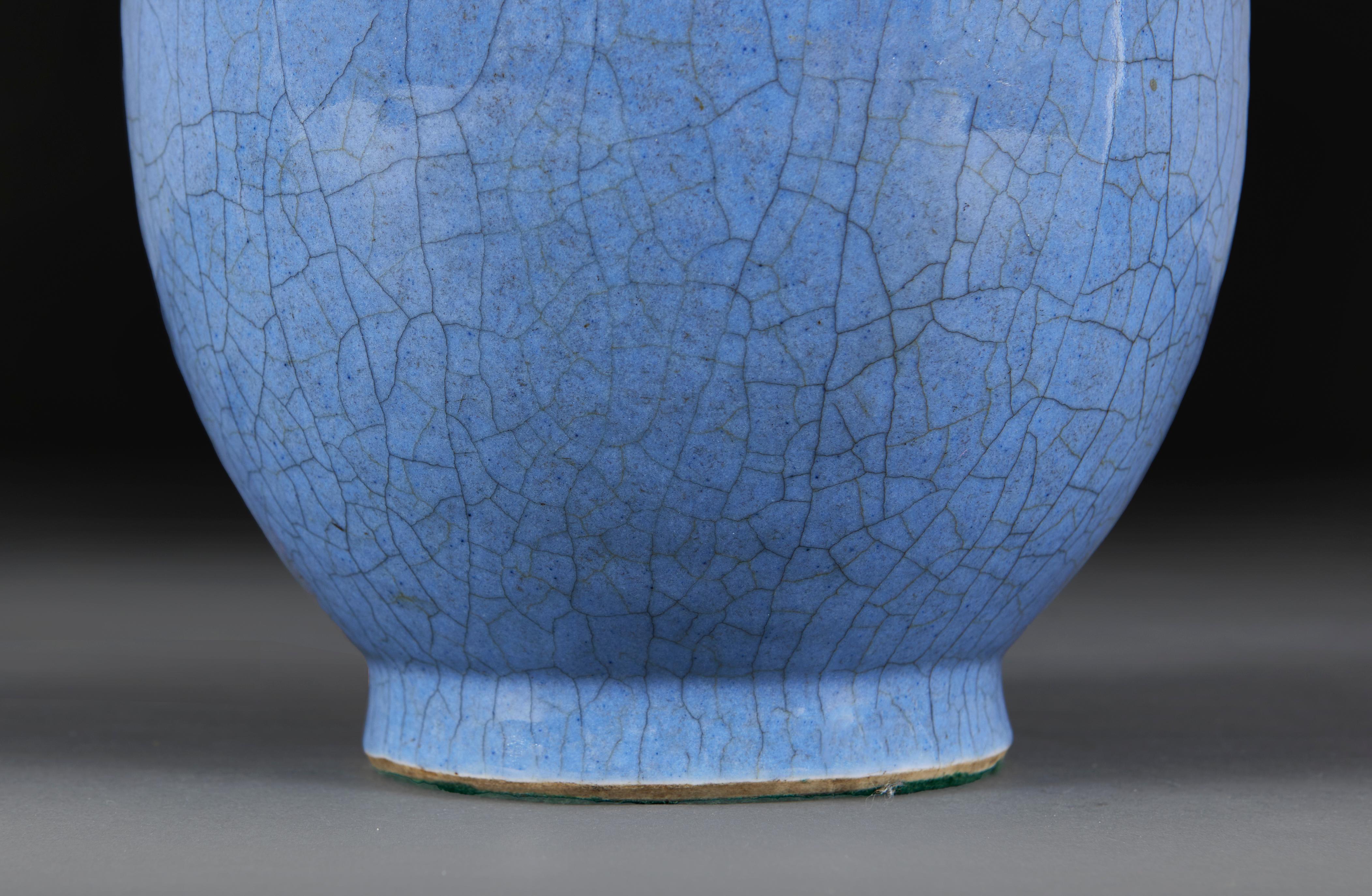 20ième siècle Lampe de table en céramique à glaçure bleue craquelle en vente