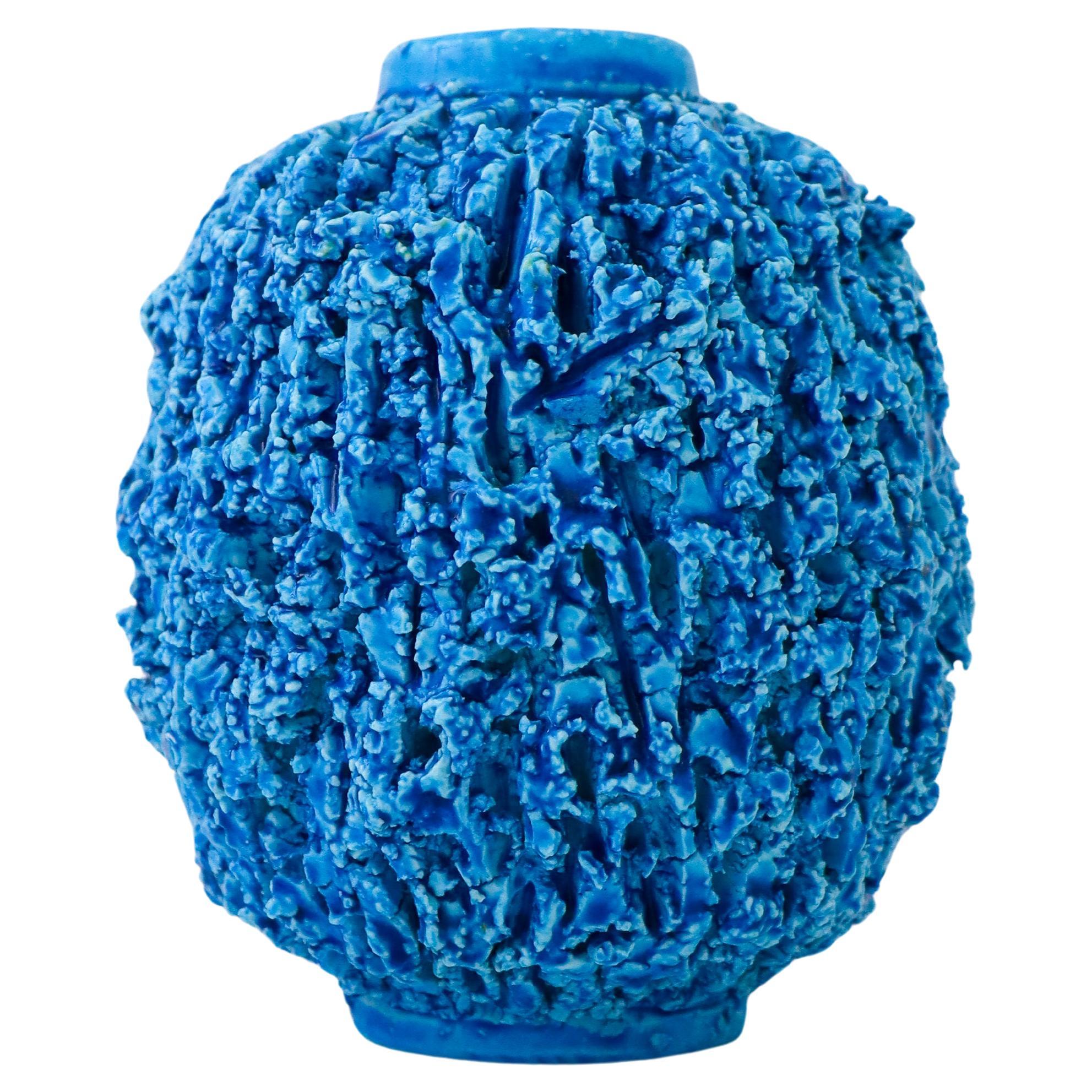 A Blue Hedgehog vase - Chamotte - Gunnar Nylund - Rörstrand