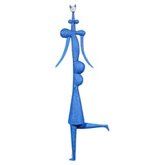 Una scultura in ceramica di donna blu di Roger Capron Vallauris Francia anni 2000