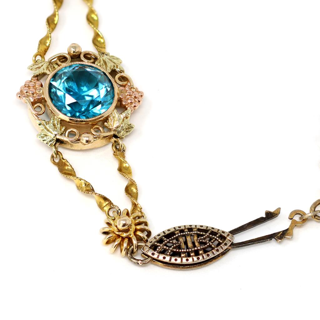 Old European Cut Blue Zircon and gold links Chocker Necklace in 14 Karat Gold, circa 1920