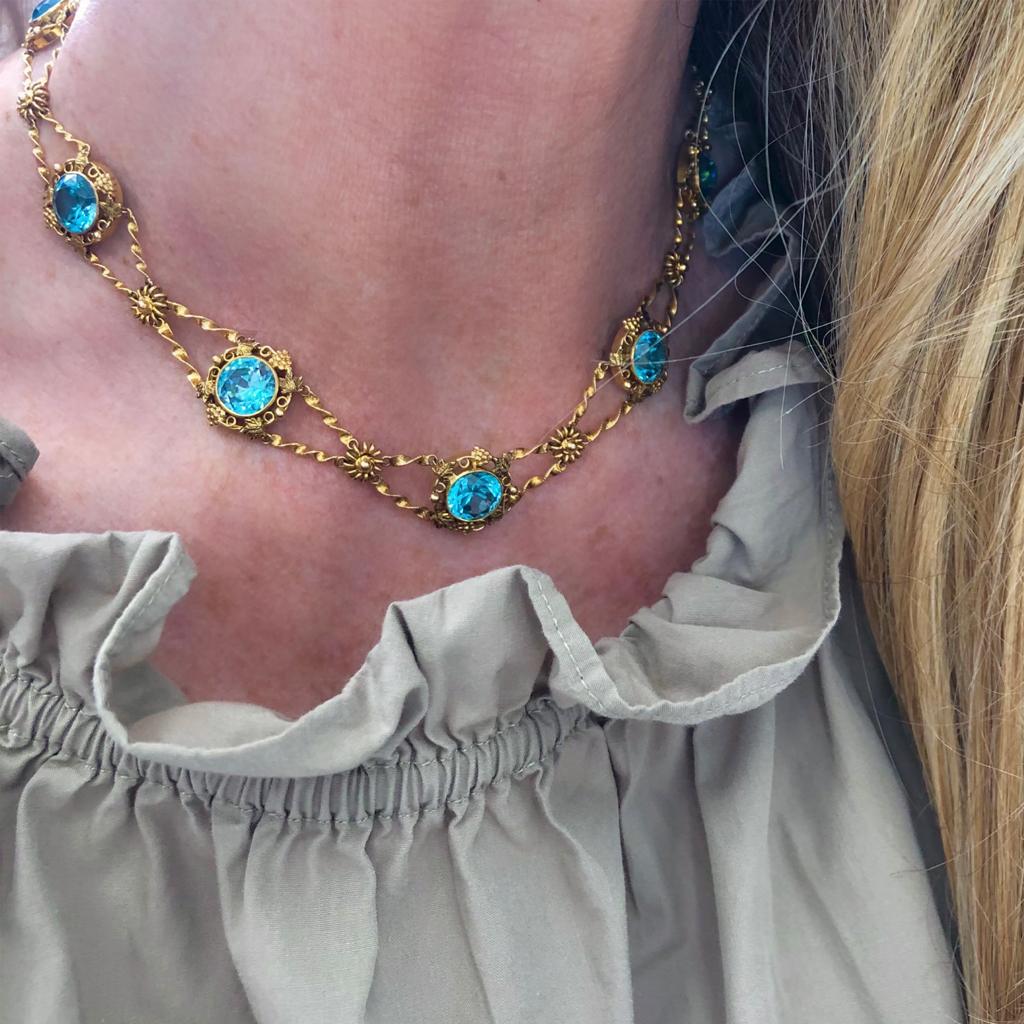 Blue Zircon and gold links Chocker Necklace in 14 Karat Gold, circa 1920 In Excellent Condition In Miami, FL