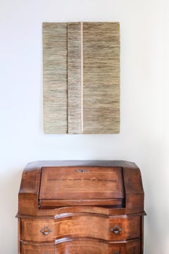 Un cuerpo y una chaqueta - retablo de fibra artística, fibra natural dorada