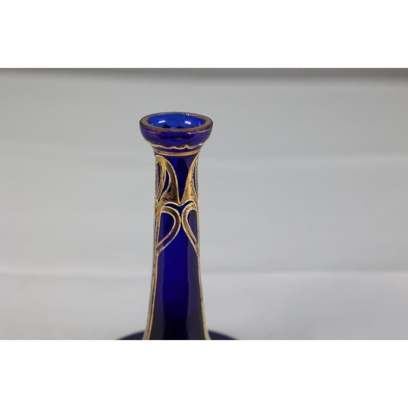 A Bohemian Austrian Art Nouveau gilded glass flower vase in Bristol blue colour. For Sale 6