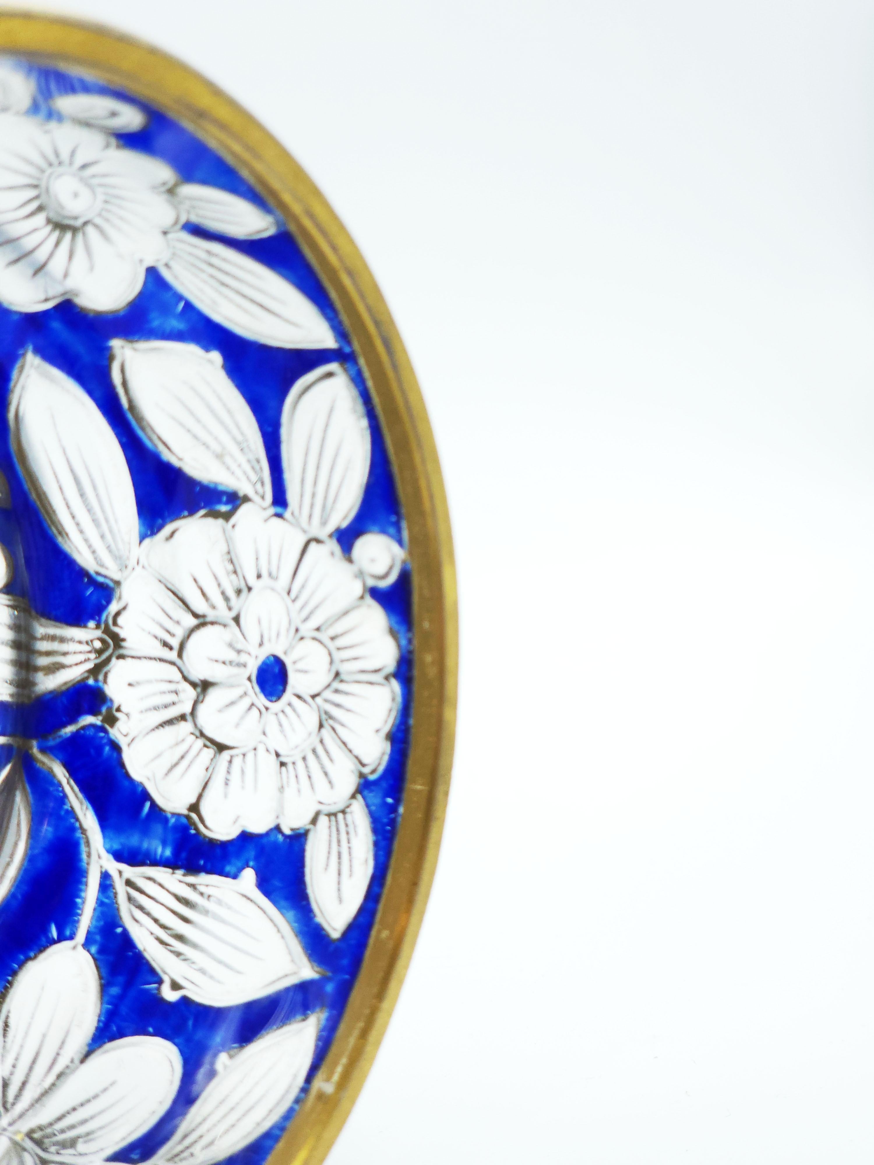 Milieu du XXe siècle Un vase de Bohème en verre émaillé bleu et doré d'Herman Pautsch en vente