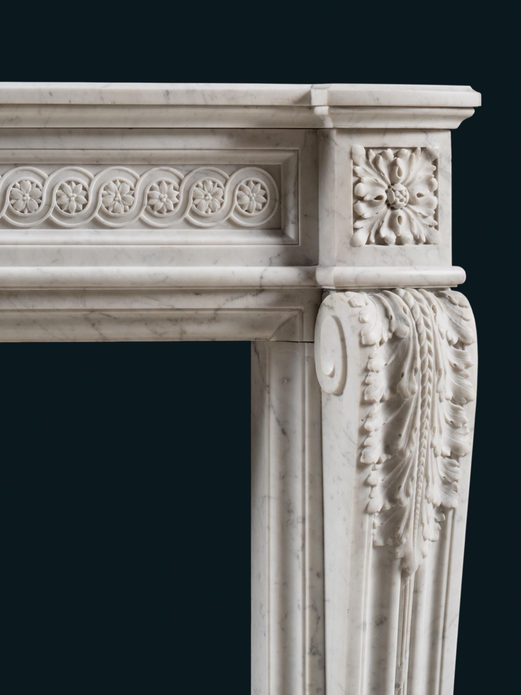 A Bowed 19th Century Louis XVI Style Chimneypiece In Good Condition For Sale In London, GB