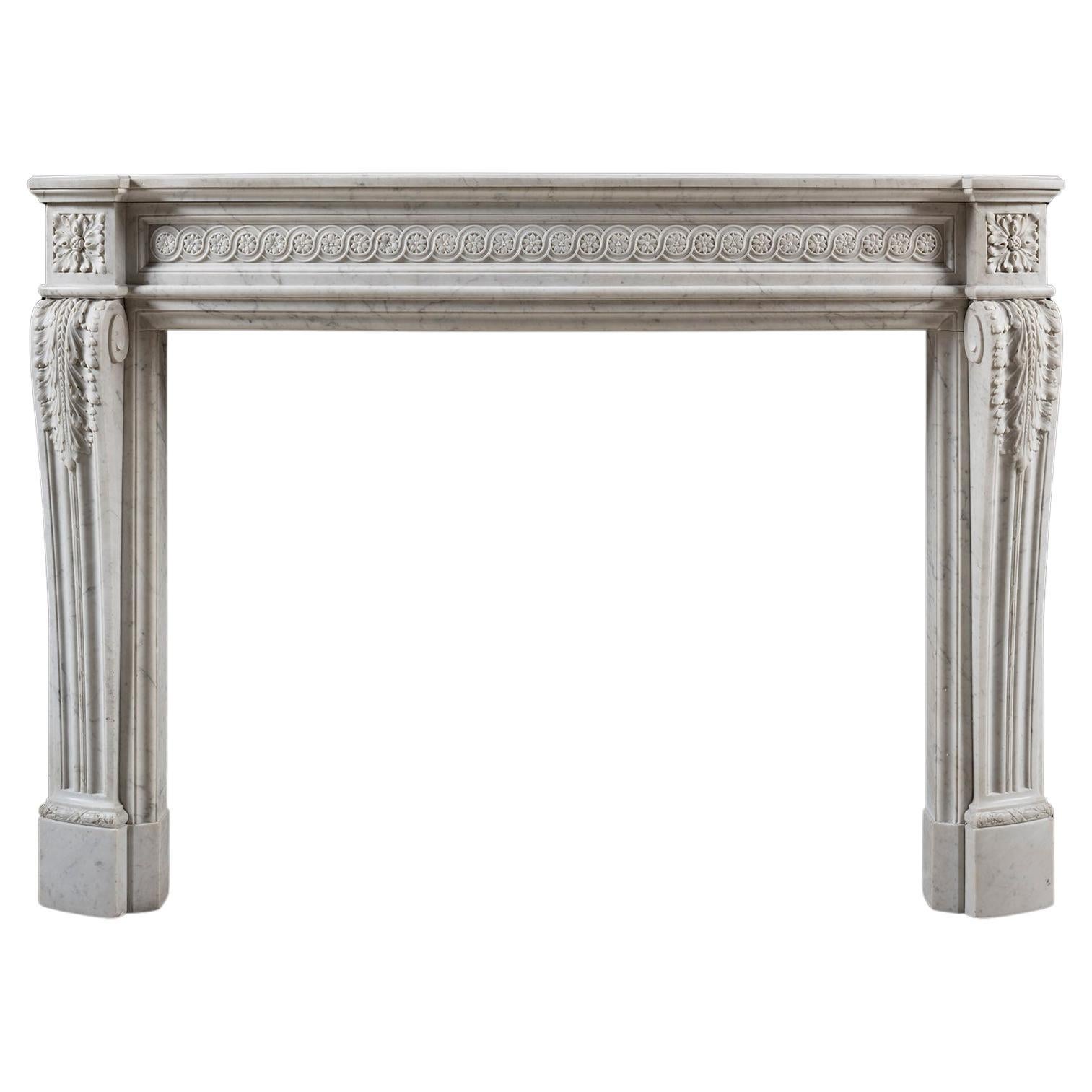 Gewölbter Kamin im Louis-XVI-Stil aus dem 19.
