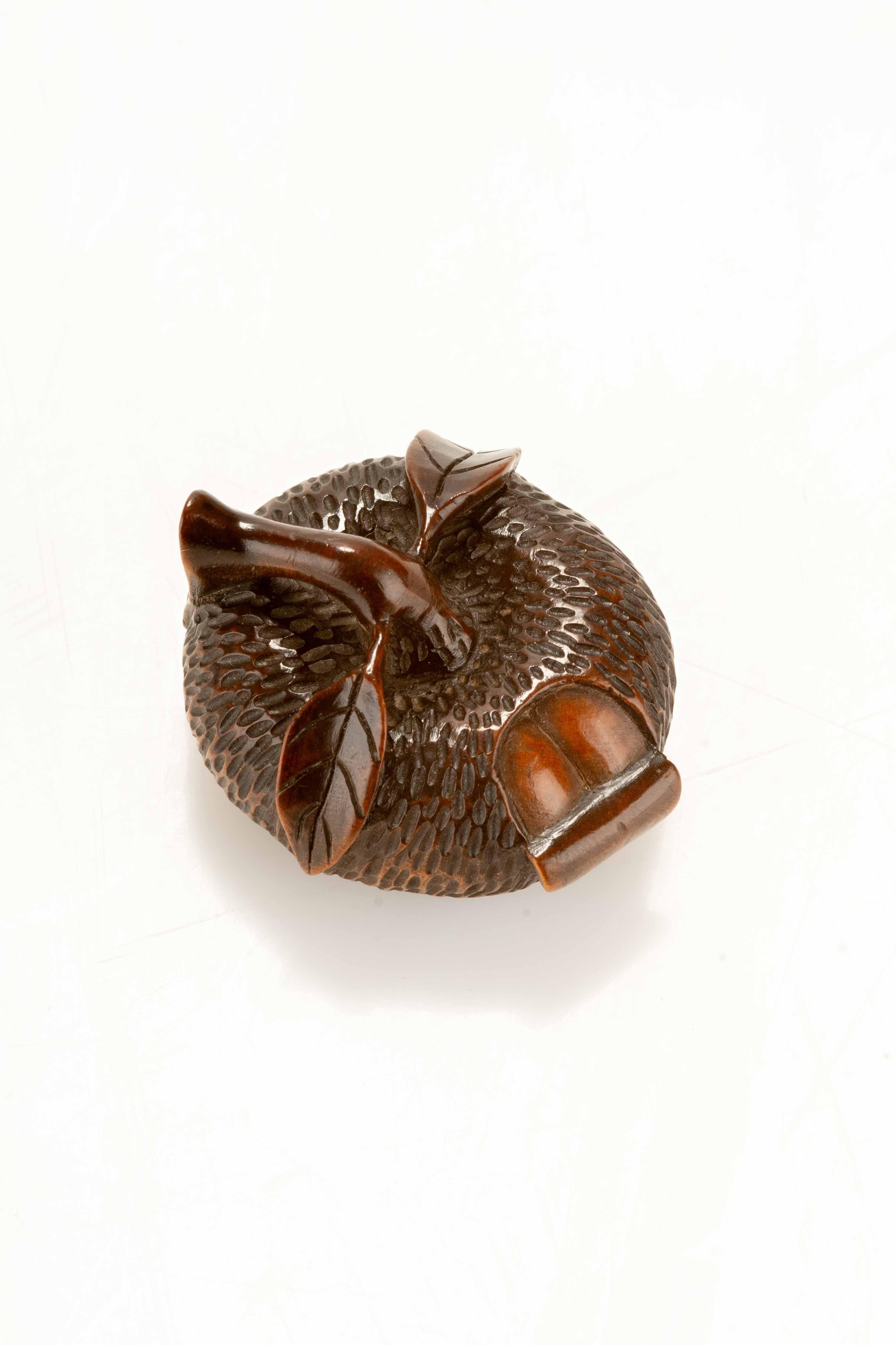 Japanese A boxwood netsuke depicting a peeled mandarin For Sale