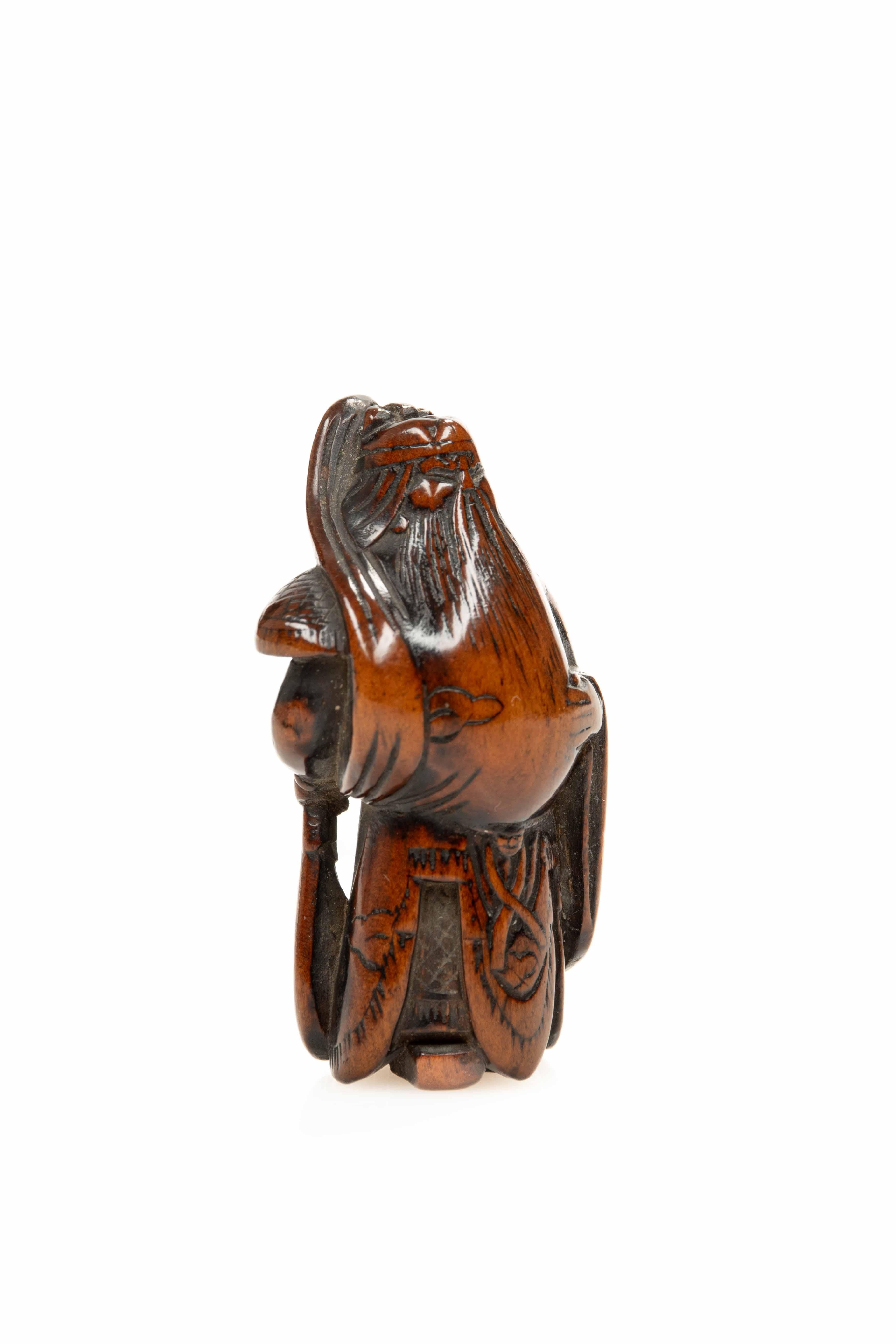 Intagliato A boxwood netsuke depicting the Chinese general Guan Yu in vendita