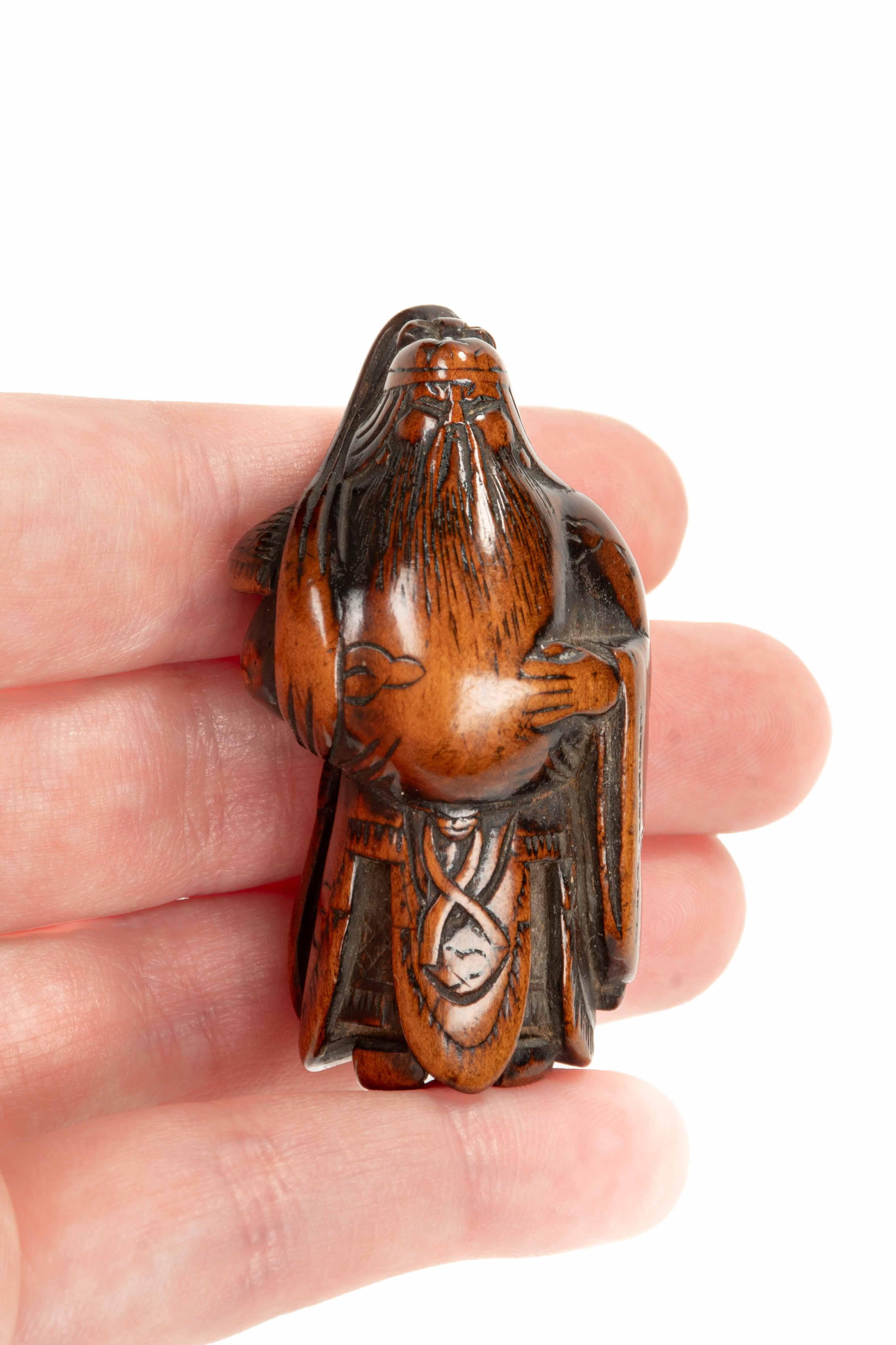 19th Century A boxwood netsuke depicting the Chinese general Guan Yu in vendita