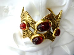 Open bracelet designed by Mercedes Rubirosa Paris 1980s , gold plated