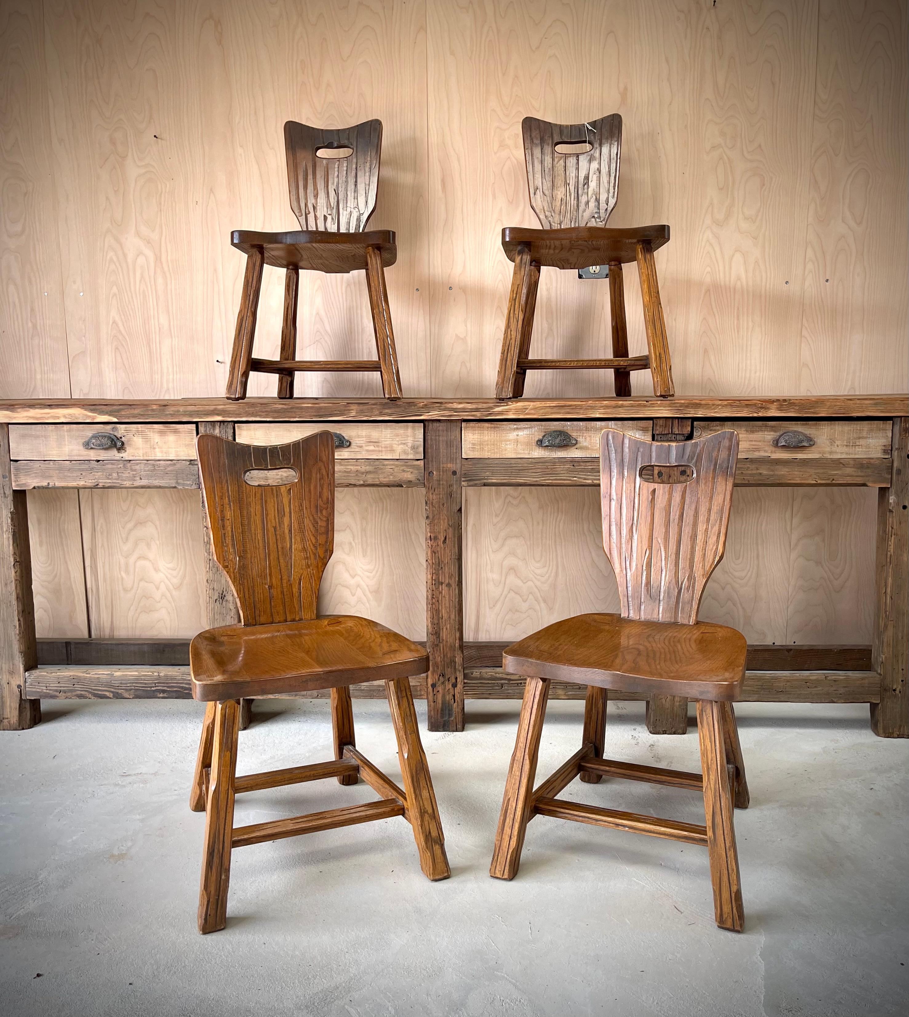 A. Brandt Ranch Oak Dark Wood Dining Chairs set of 4 In Good Condition For Sale In Mckinney, TX