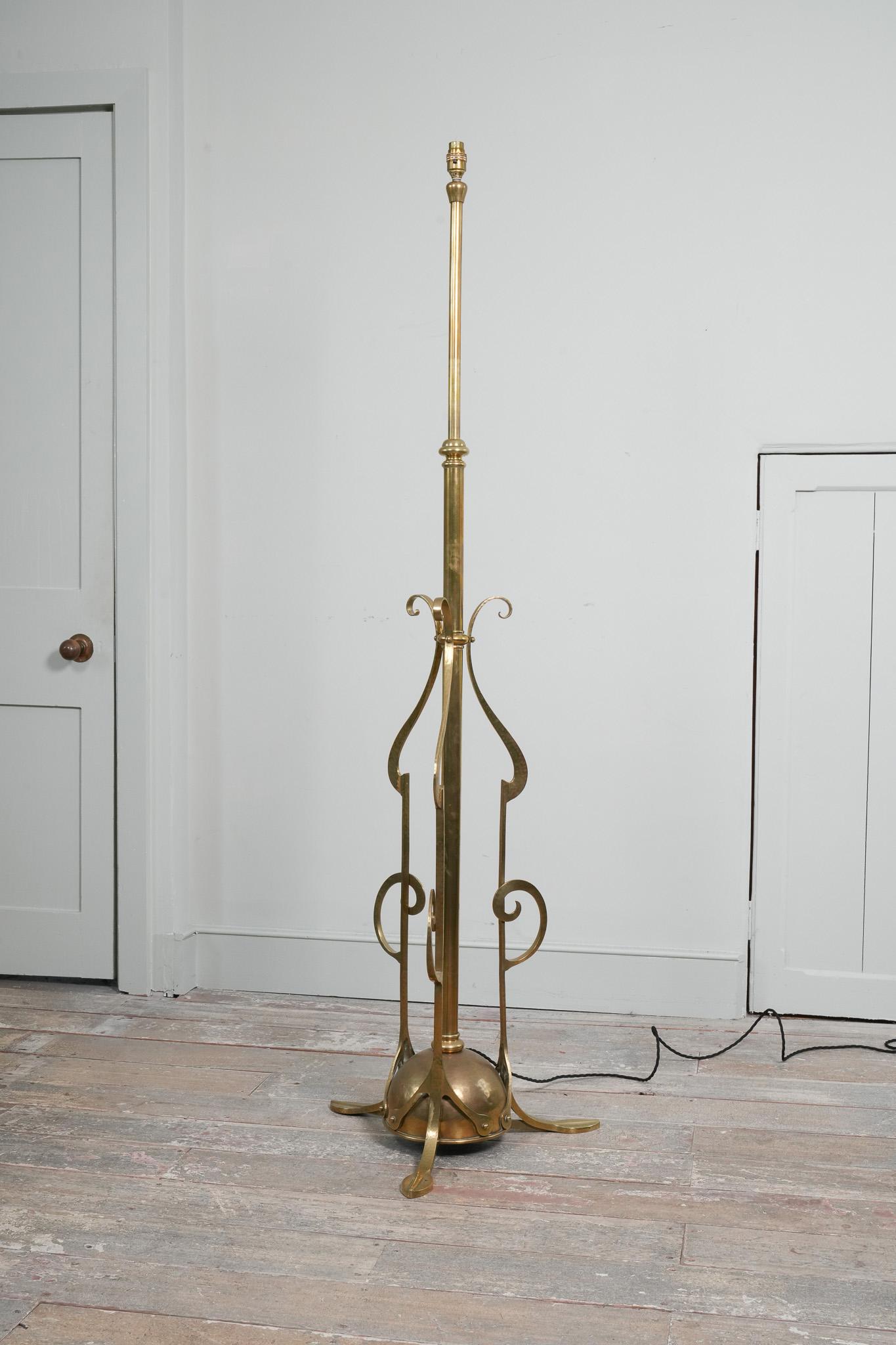 Lampadaire en laiton Aesthetic Movement en vente 5