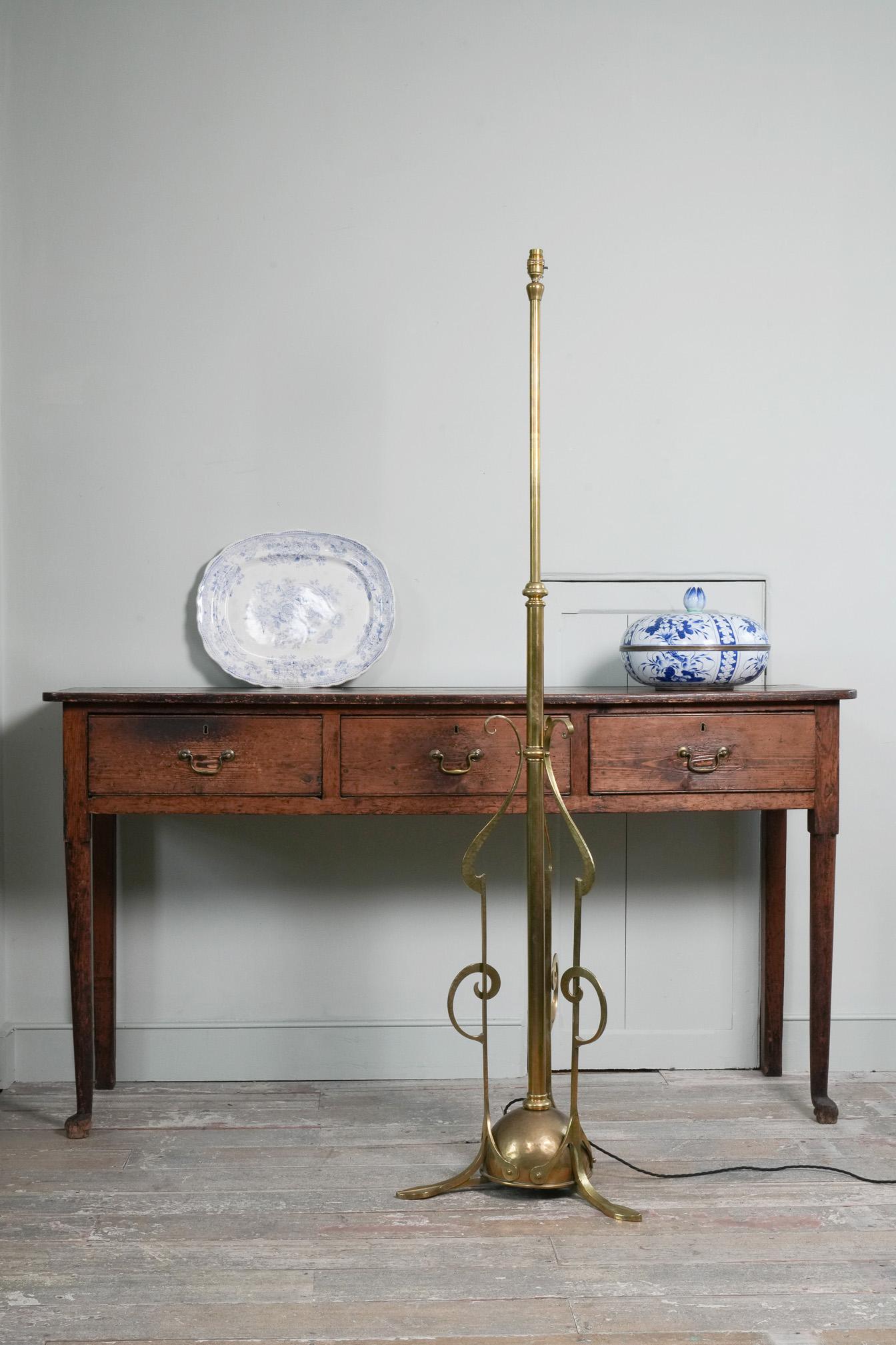 Lampadaire en laiton Aesthetic Movement en vente 8