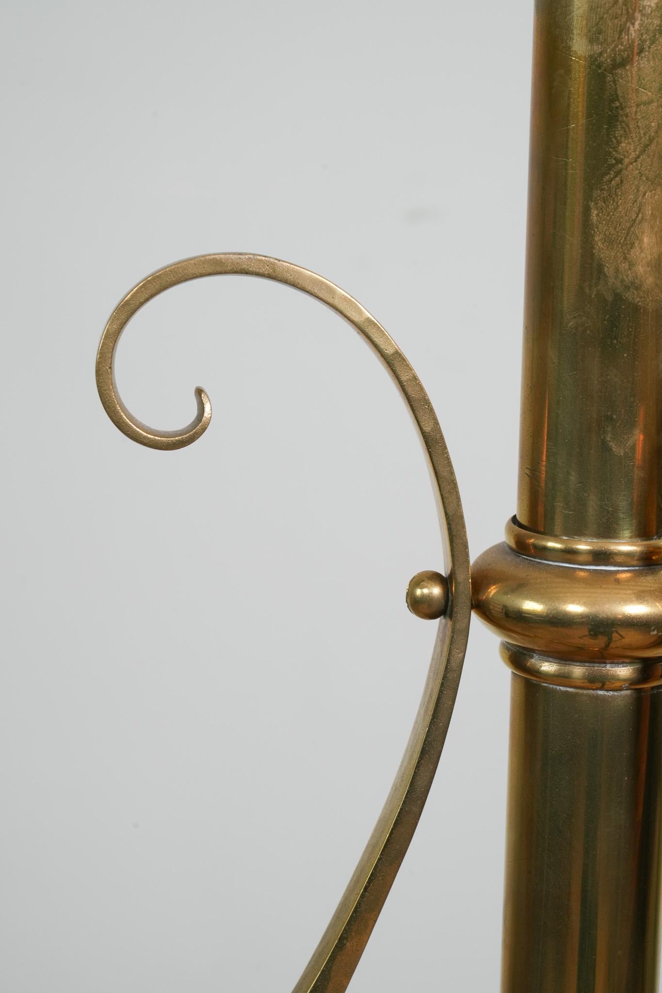 Lampadaire en laiton Aesthetic Movement en vente 9
