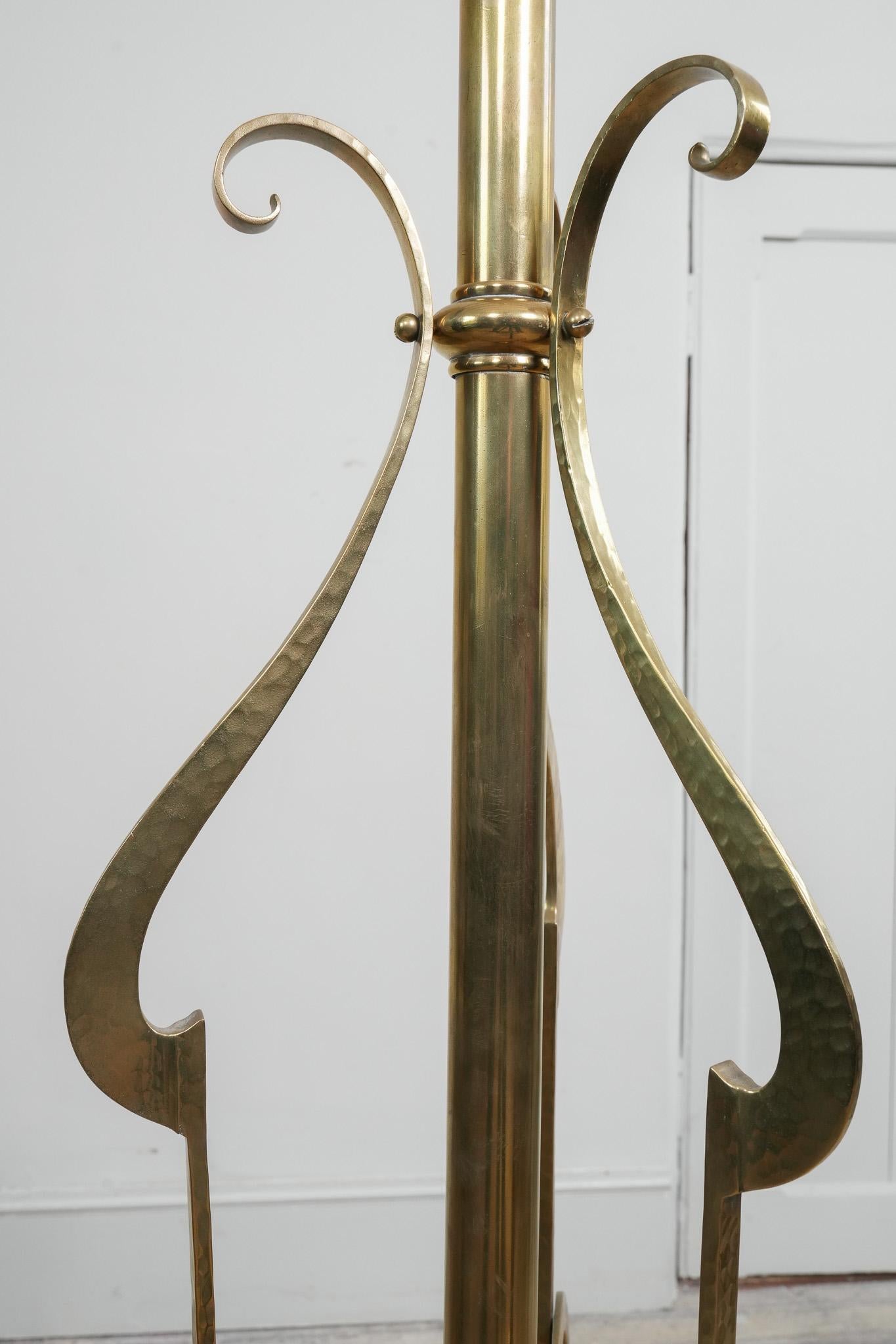 Lampadaire en laiton Aesthetic Movement en vente 11