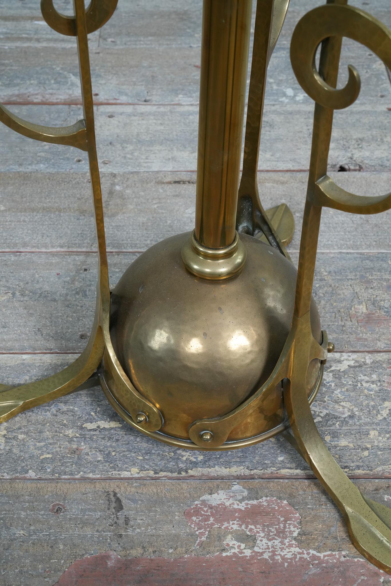 Lampadaire en laiton Aesthetic Movement en vente 12