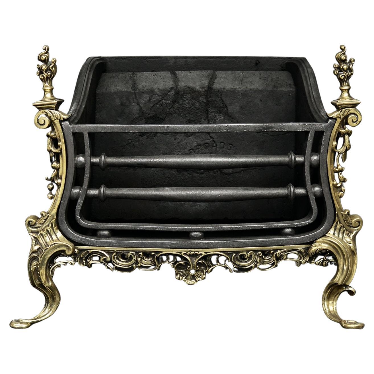 Grille de feu en laiton et en fer en vente
