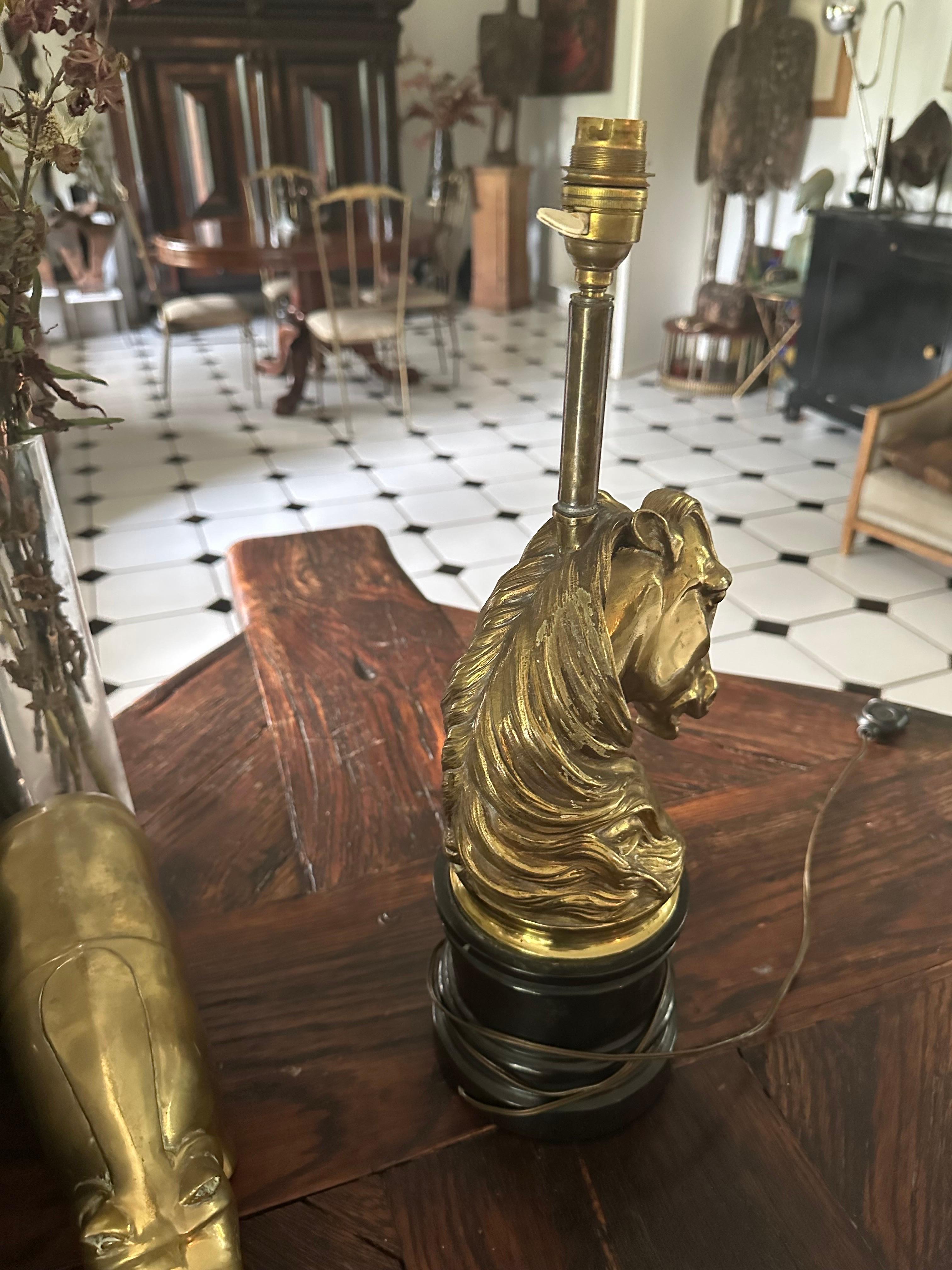 French A brass and marble table lamp For Sale