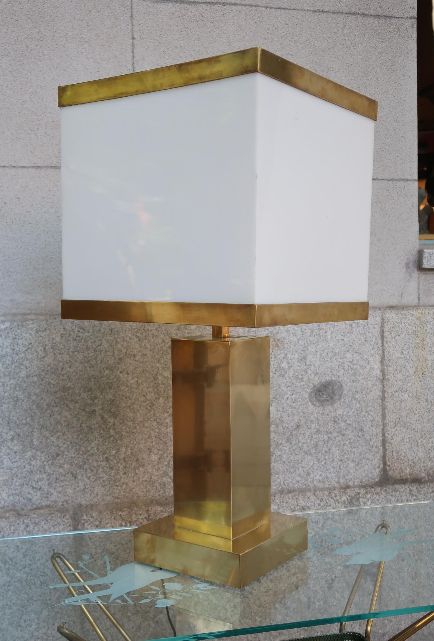 A brass and resin shade midcentury Italian table lamp, 1970.
