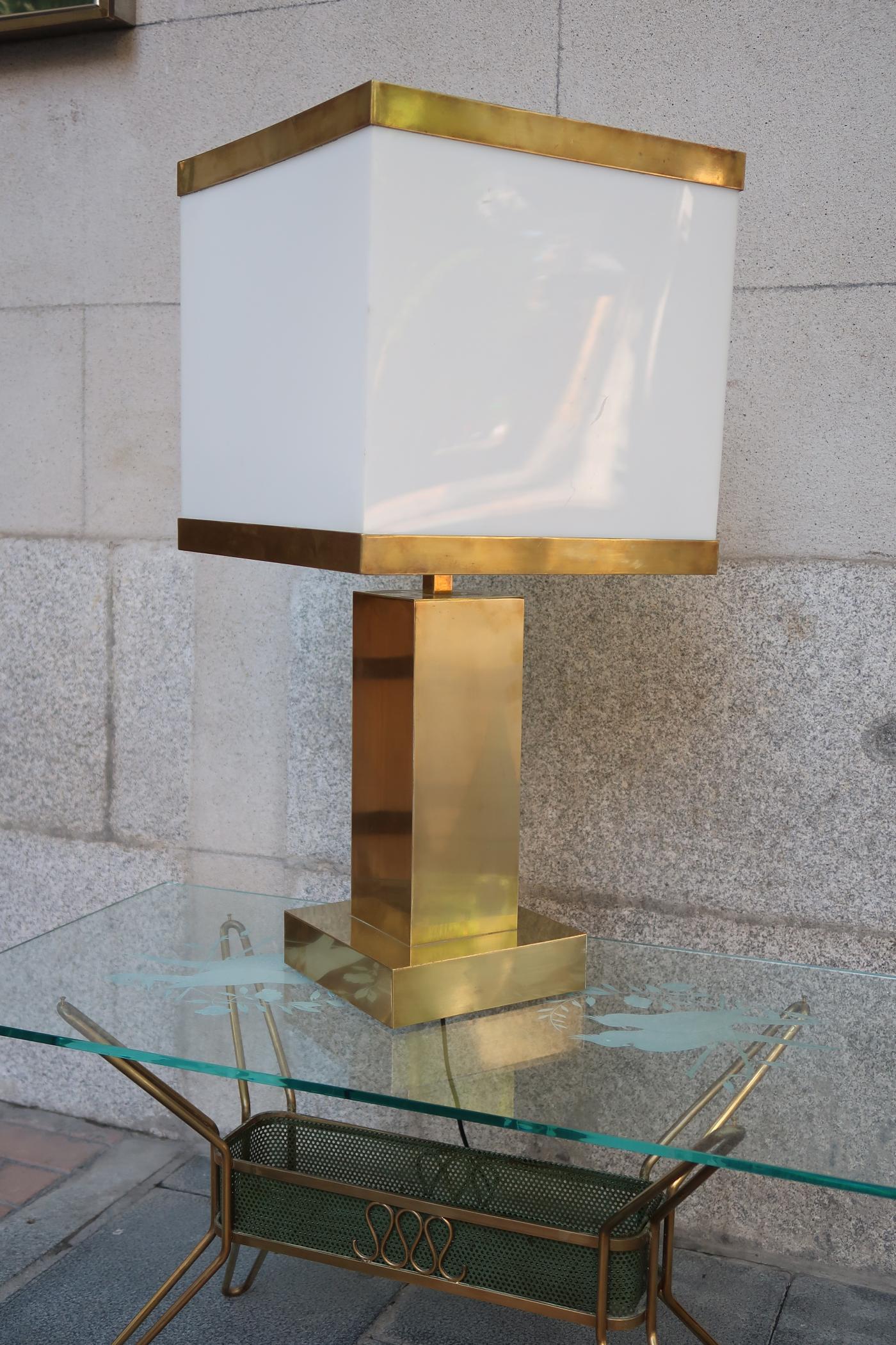 Mid-Century Modern Brass and Resin Shade Midcentury Italian Table Lamp, 1970 For Sale