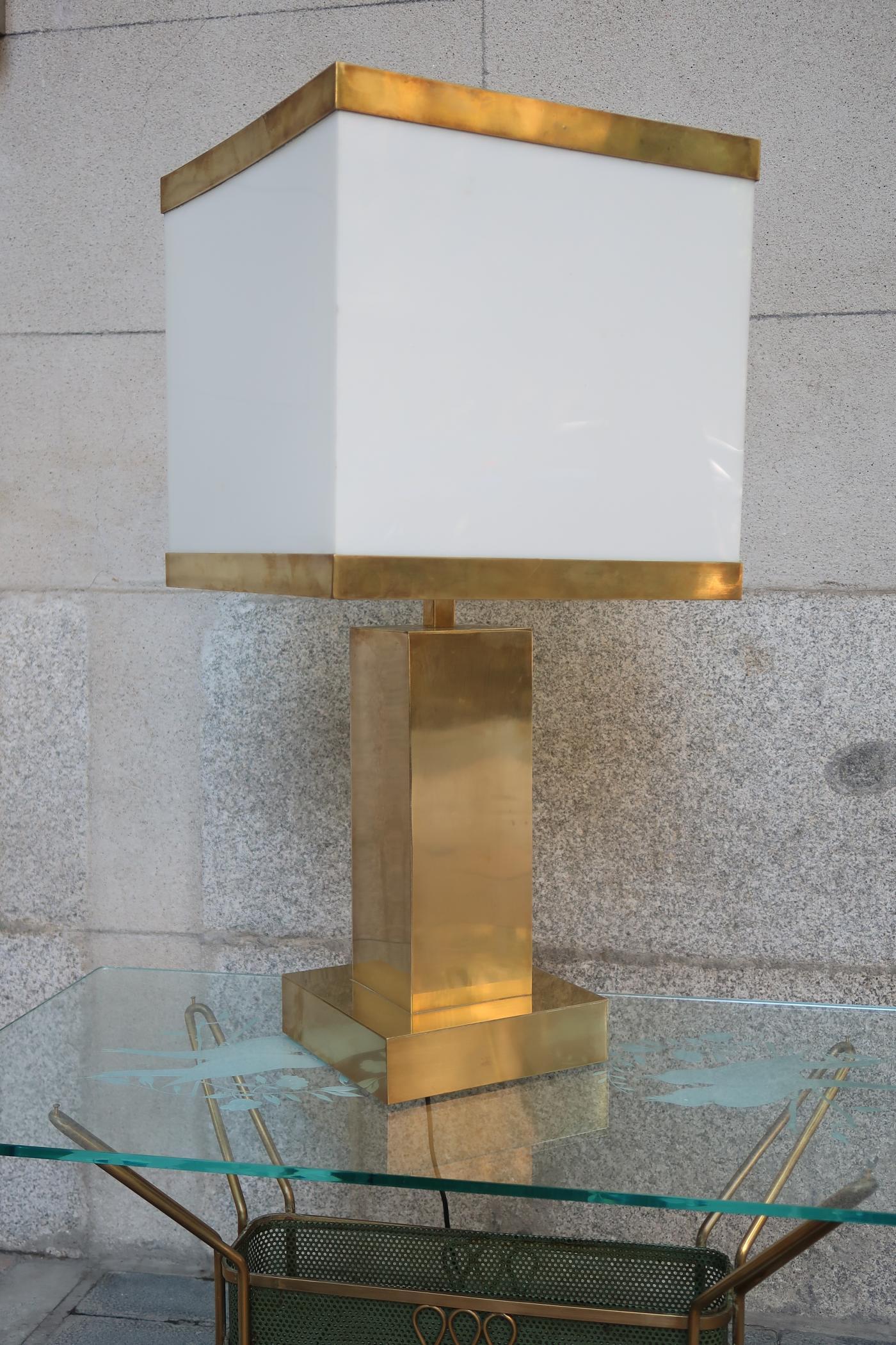 Late 20th Century Brass and Resin Shade Midcentury Italian Table Lamp, 1970 For Sale