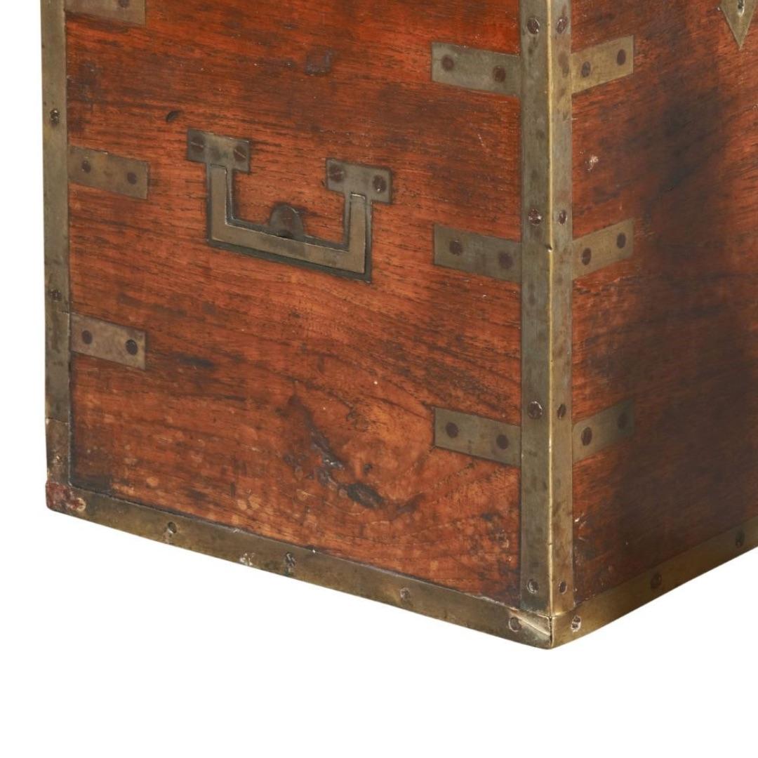 19th Century A brass bound Anglo-Indian teak Decanter Box for 4 bottles For Sale