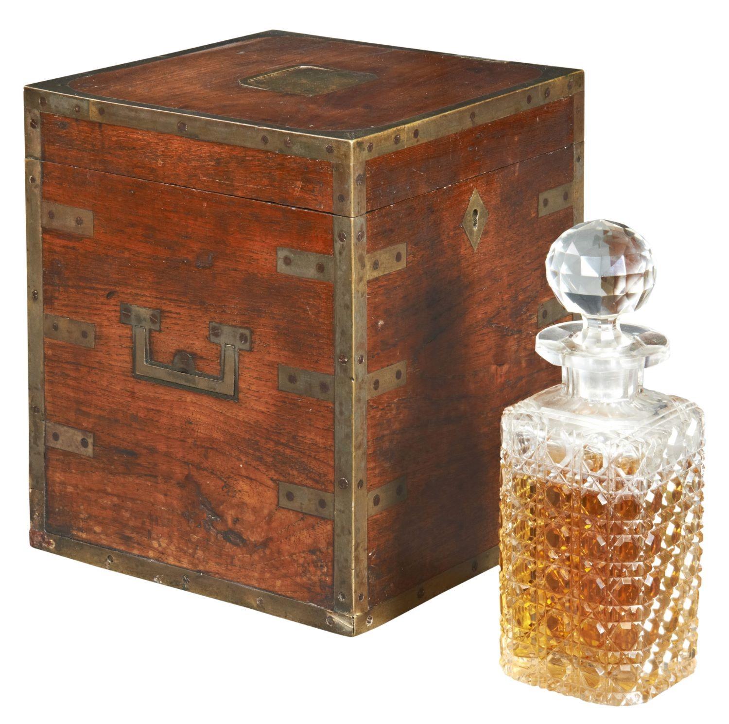19th Century A brass bound Anglo-Indian teak Decanter Box for 4 bottles For Sale