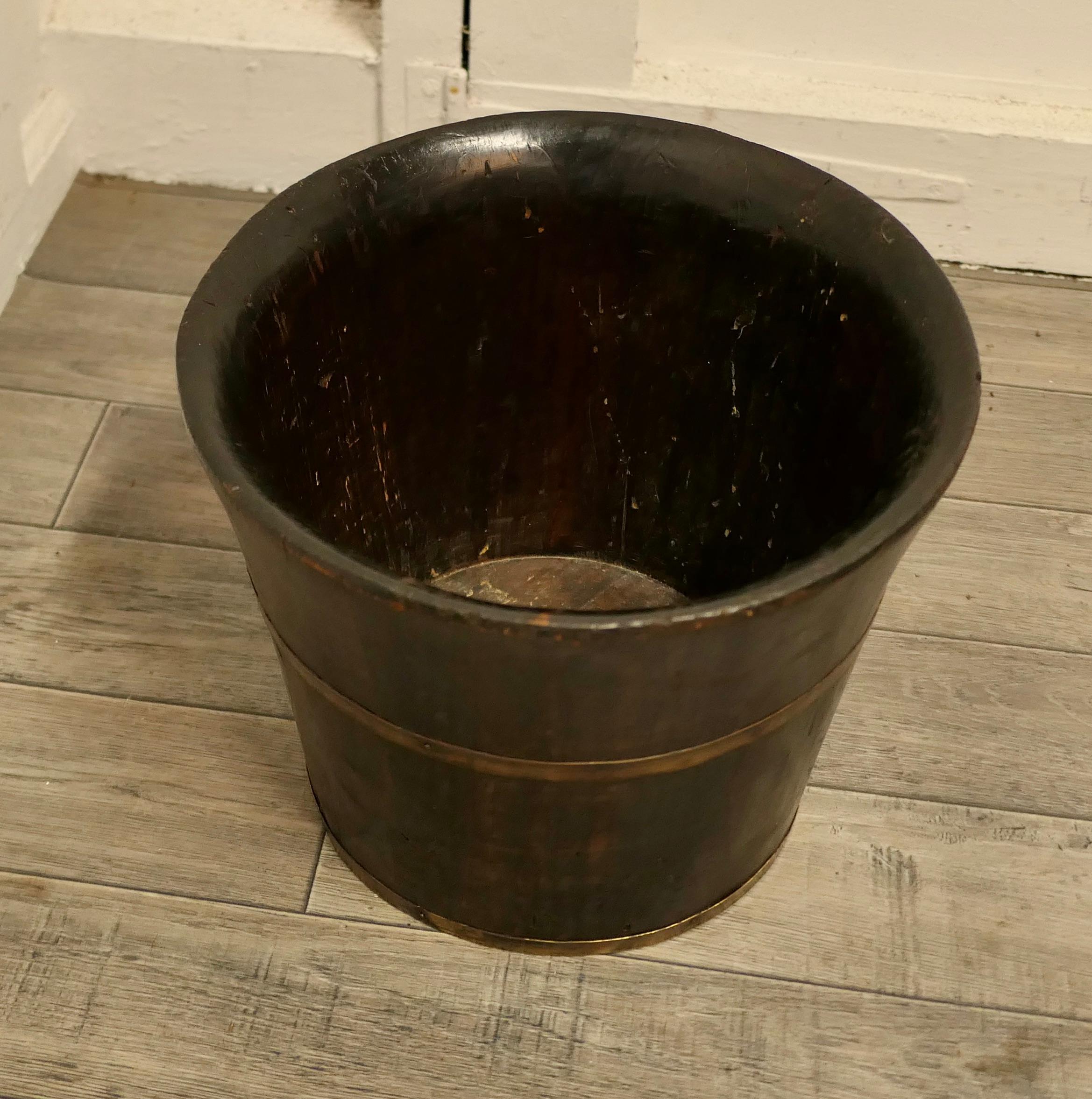 Brass Bound Wooden Planter In Good Condition In Chillerton, Isle of Wight