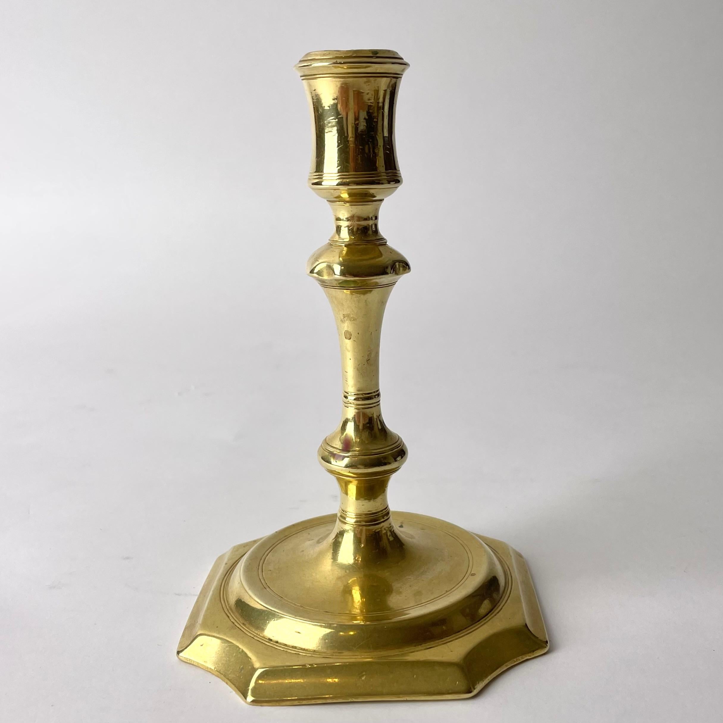 A Brass Candlestick in Swedish Baroque, early 18th Century In Good Condition For Sale In Knivsta, SE