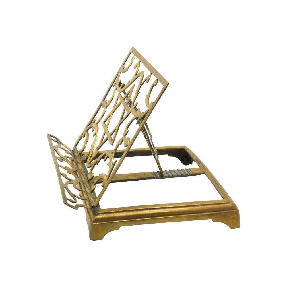 A Brass European Tabletop Shtender Circa 1900 In Good Condition For Sale In New York, NY