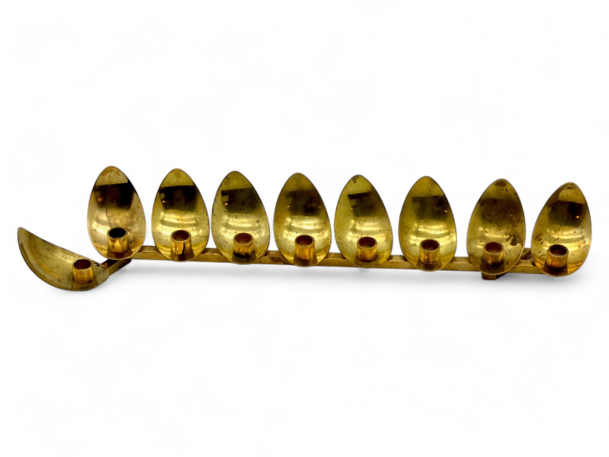 Lampada Hanukkah in ottone di Ludwig Wolpert In condizioni buone in vendita a New York, NY