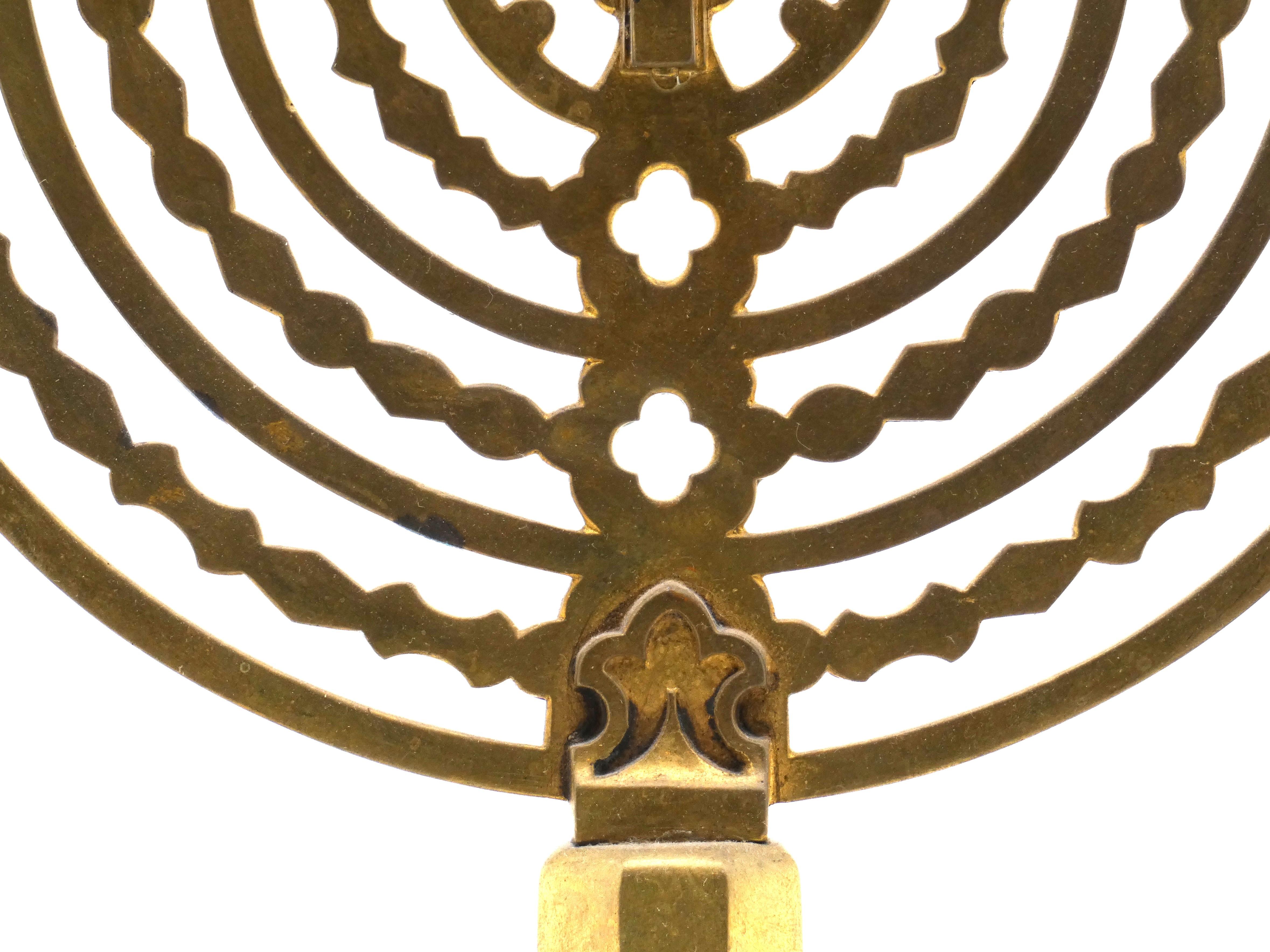 Menorah de Hanoukka allemande en laiton, début du 20e siècle Bon état - En vente à New York, NY