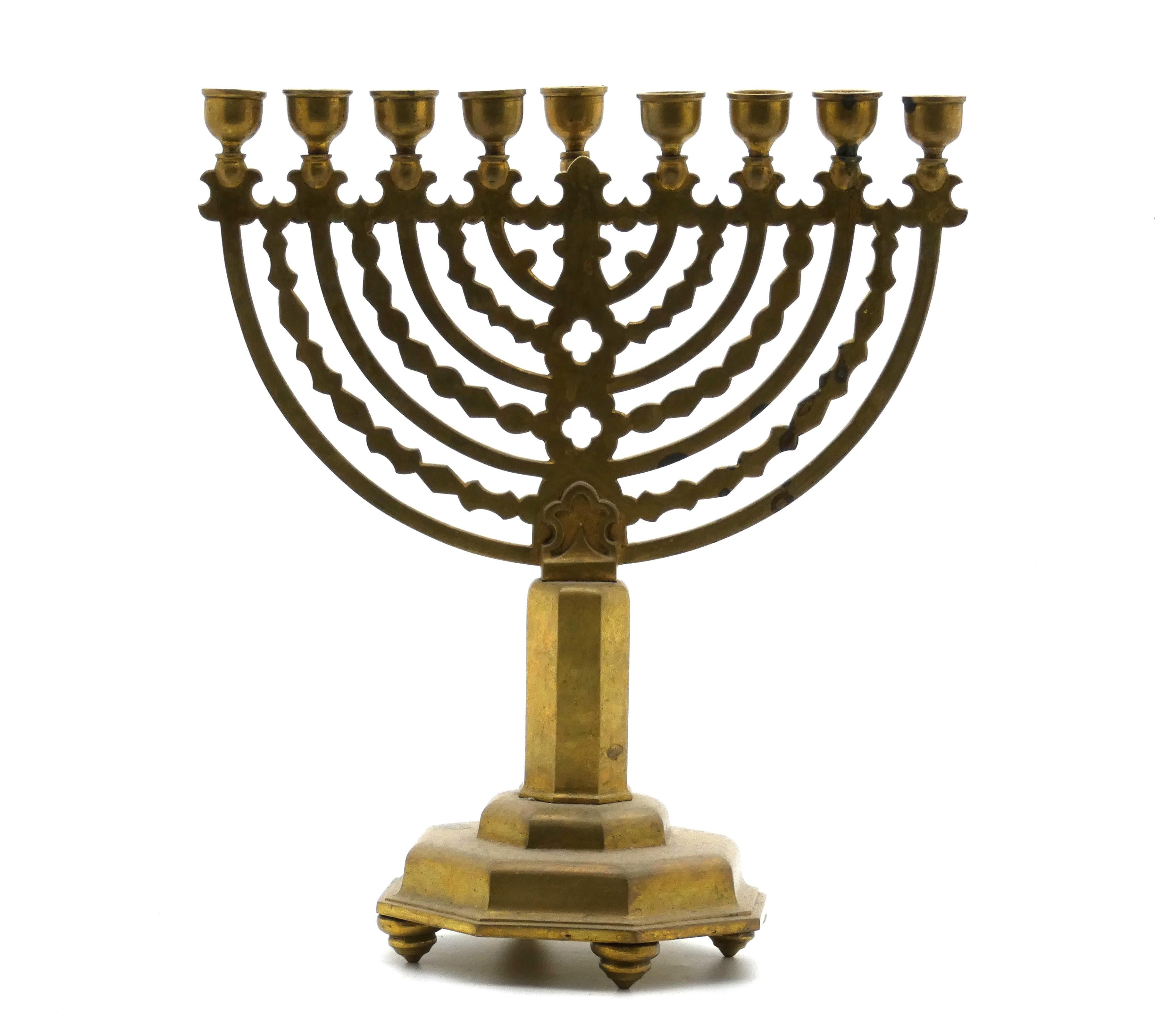 Menorah di Hanukkah in ottone dell'inizio del XX secolo in vendita 1