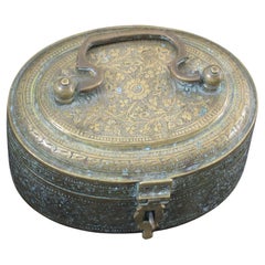 Caja ovalada mogol india de latón para betel pandan