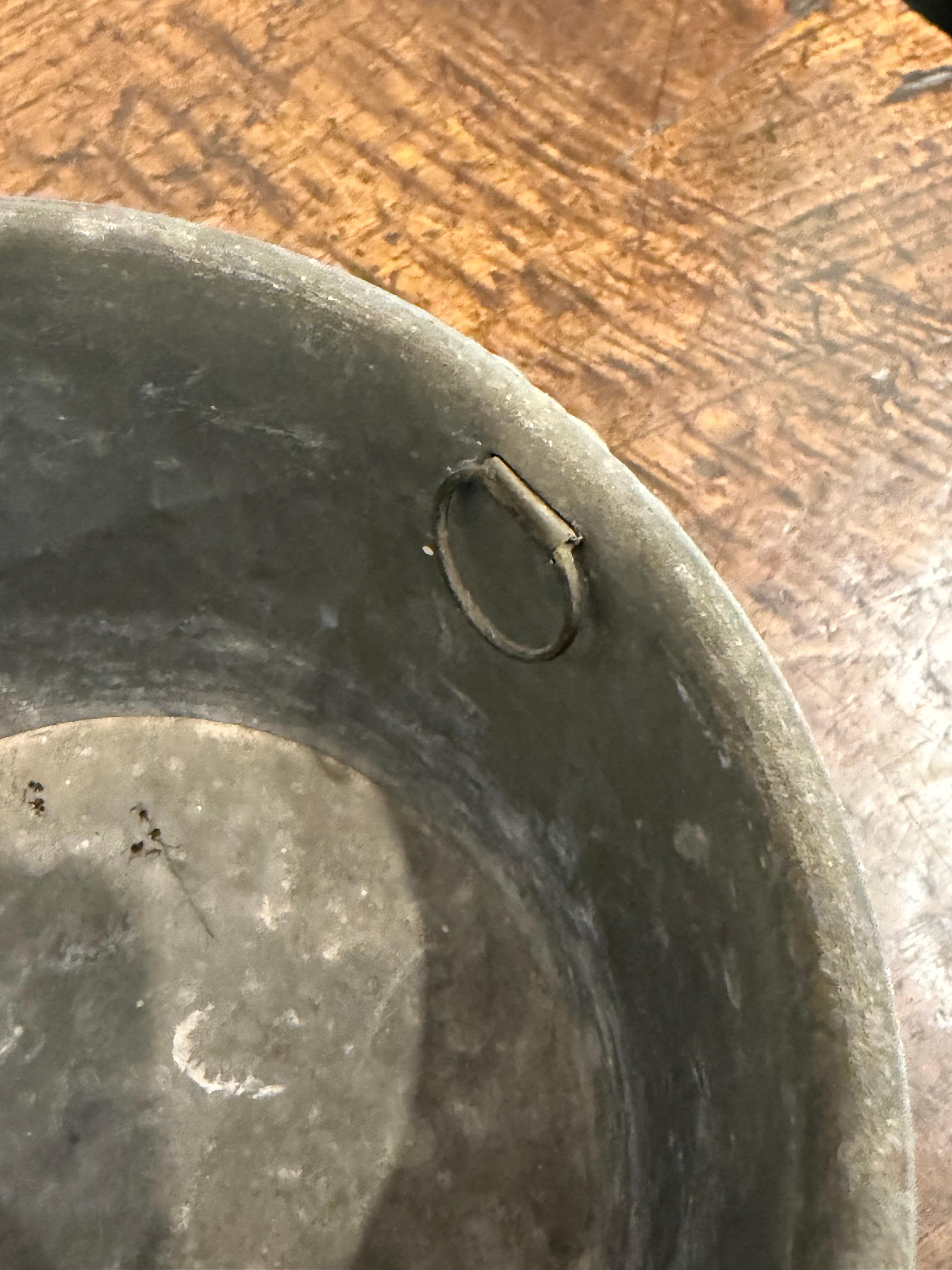 Vaso in ottone con spolvero, XIX secolo in vendita 9