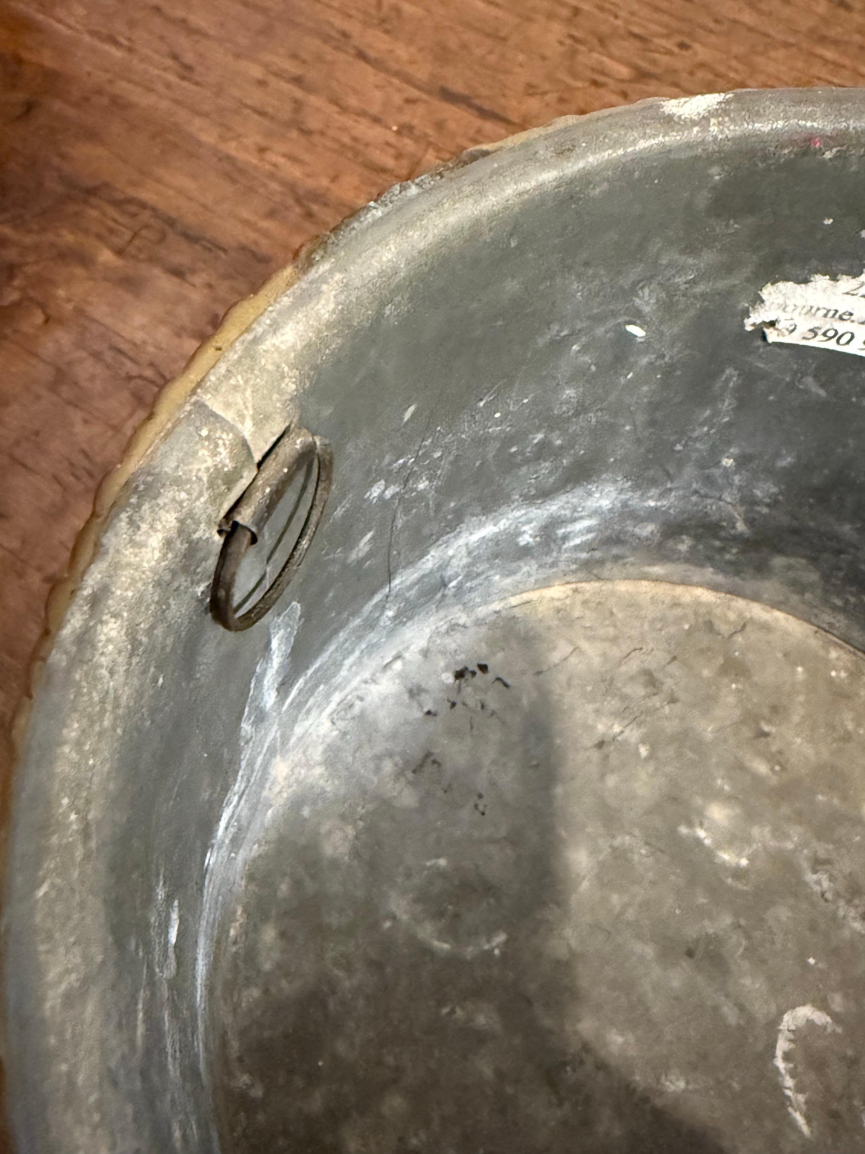 Vaso in ottone con spolvero, XIX secolo in vendita 10