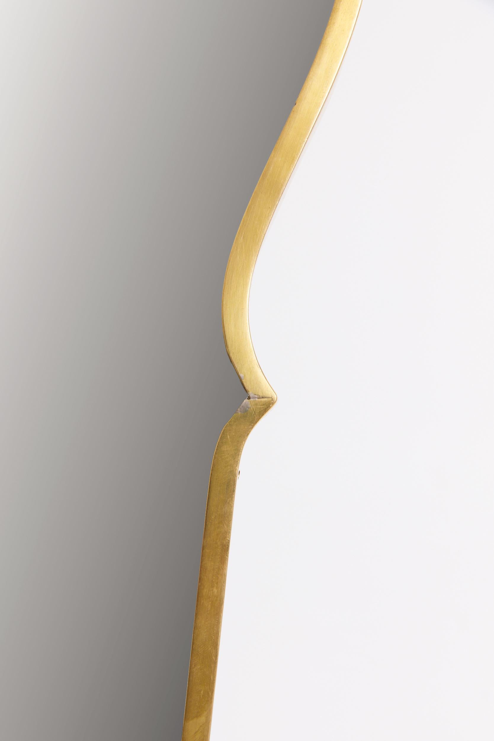 italien Miroir à bouclier en laiton en vente