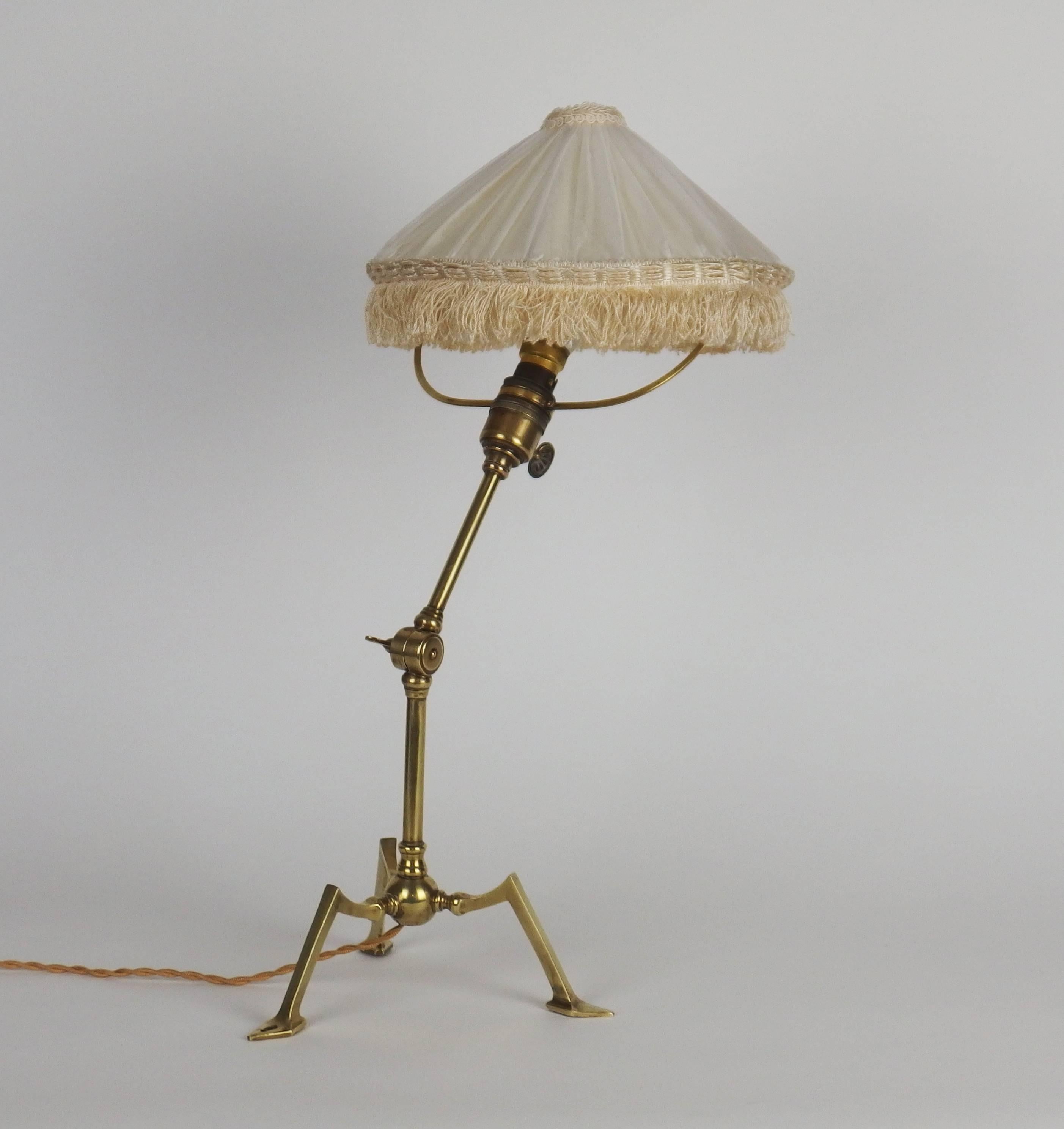Brass Table Lamp Attributed to W.A.S Benson In Good Condition For Sale In Janvry, Essonne
