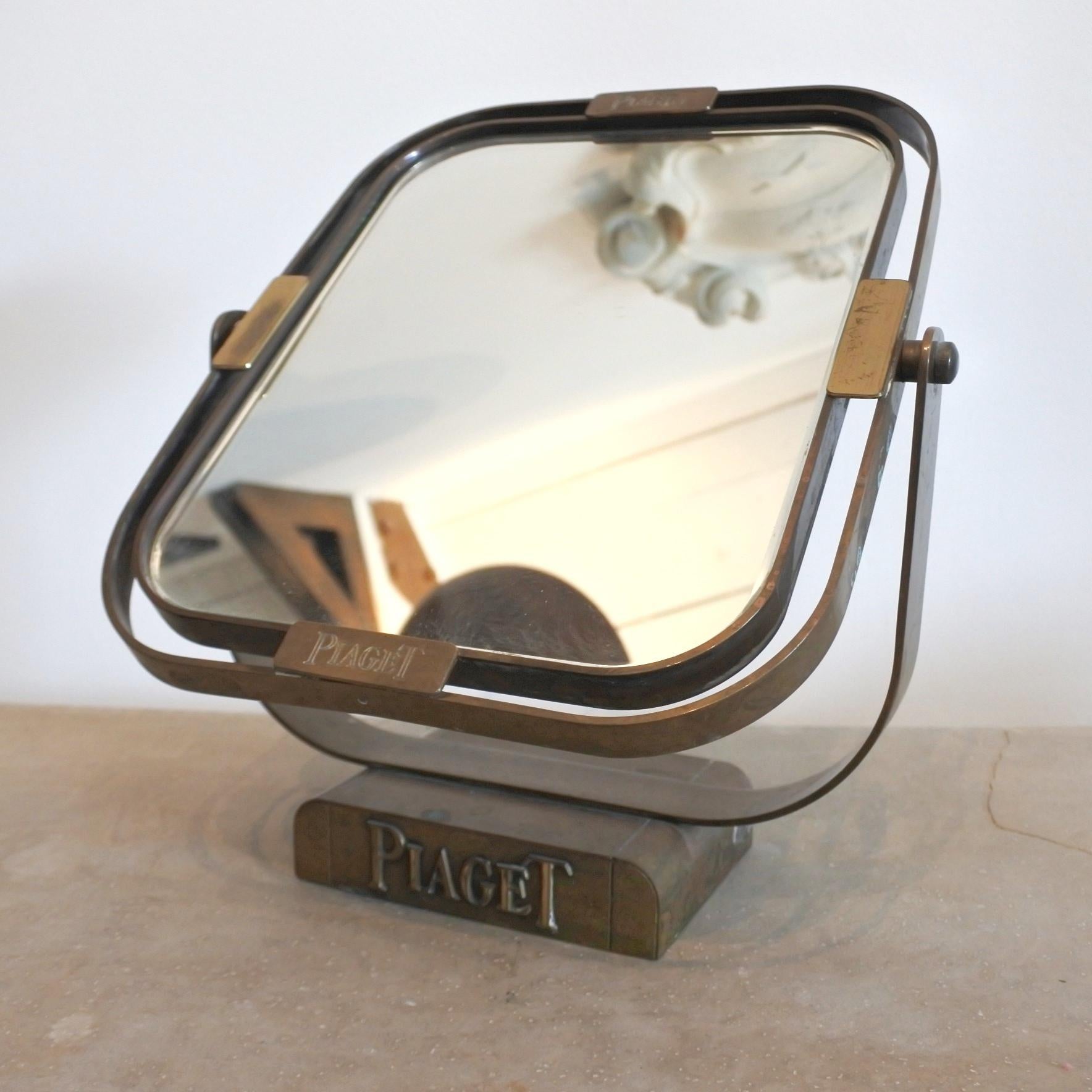 Miroir de table en laiton pour la marque de montres suisses de luxe Piaget, vers les années 1960 Bon état - En vente à Donhead St Mary, Wiltshire