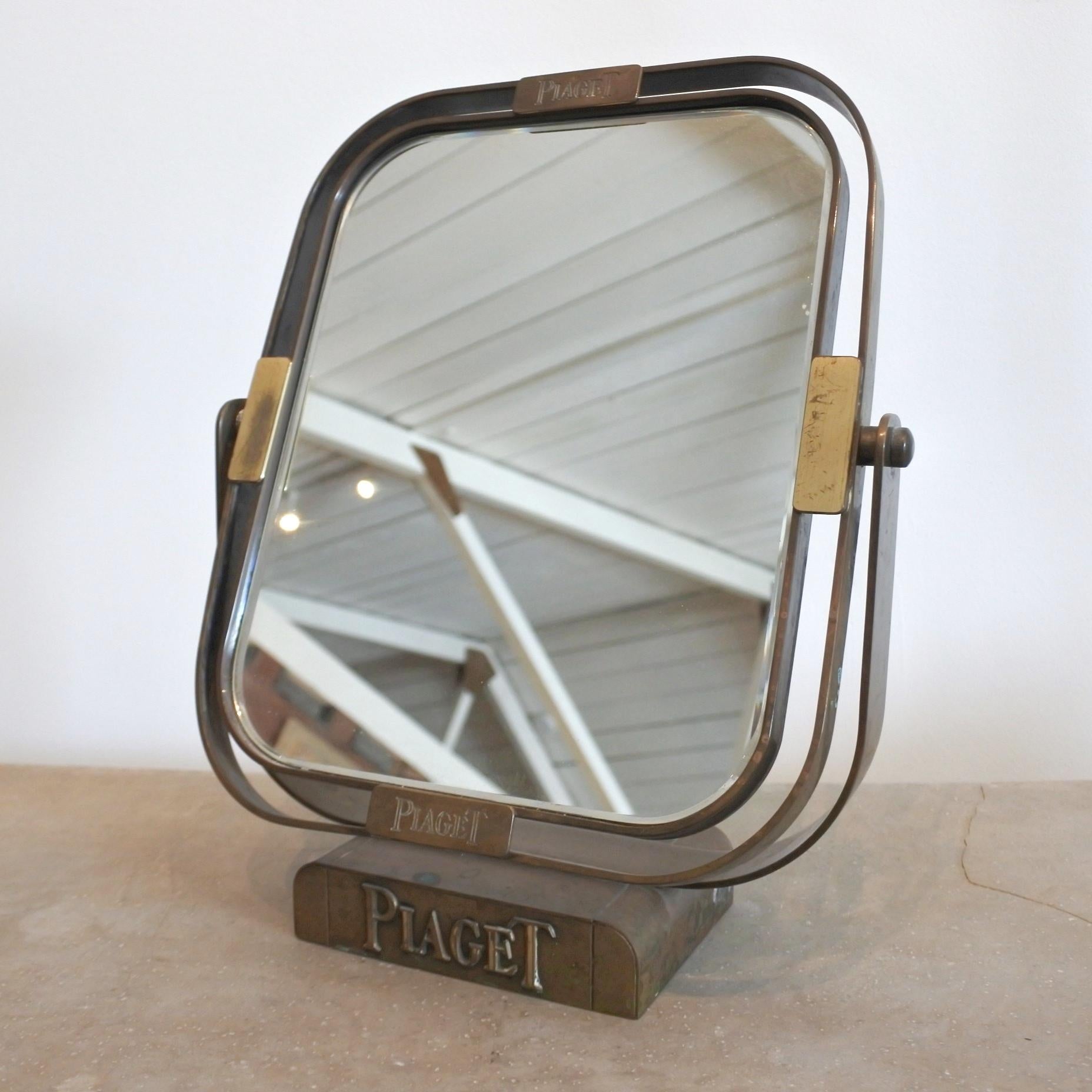 Laiton Miroir de table en laiton pour la marque de montres suisses de luxe Piaget, vers les années 1960 en vente
