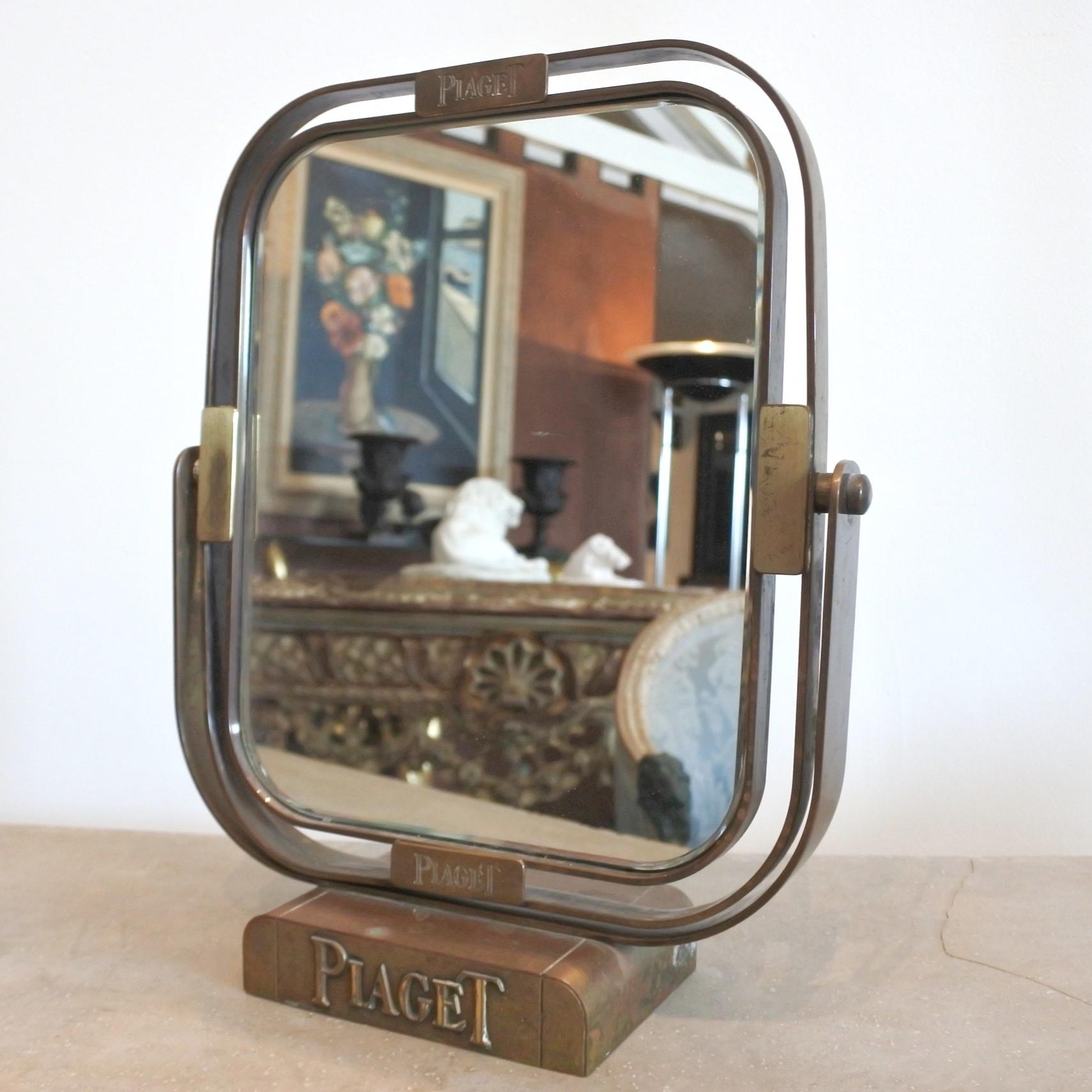 Miroir de table en laiton pour la marque de montres suisses de luxe Piaget, vers les années 1960 en vente 1