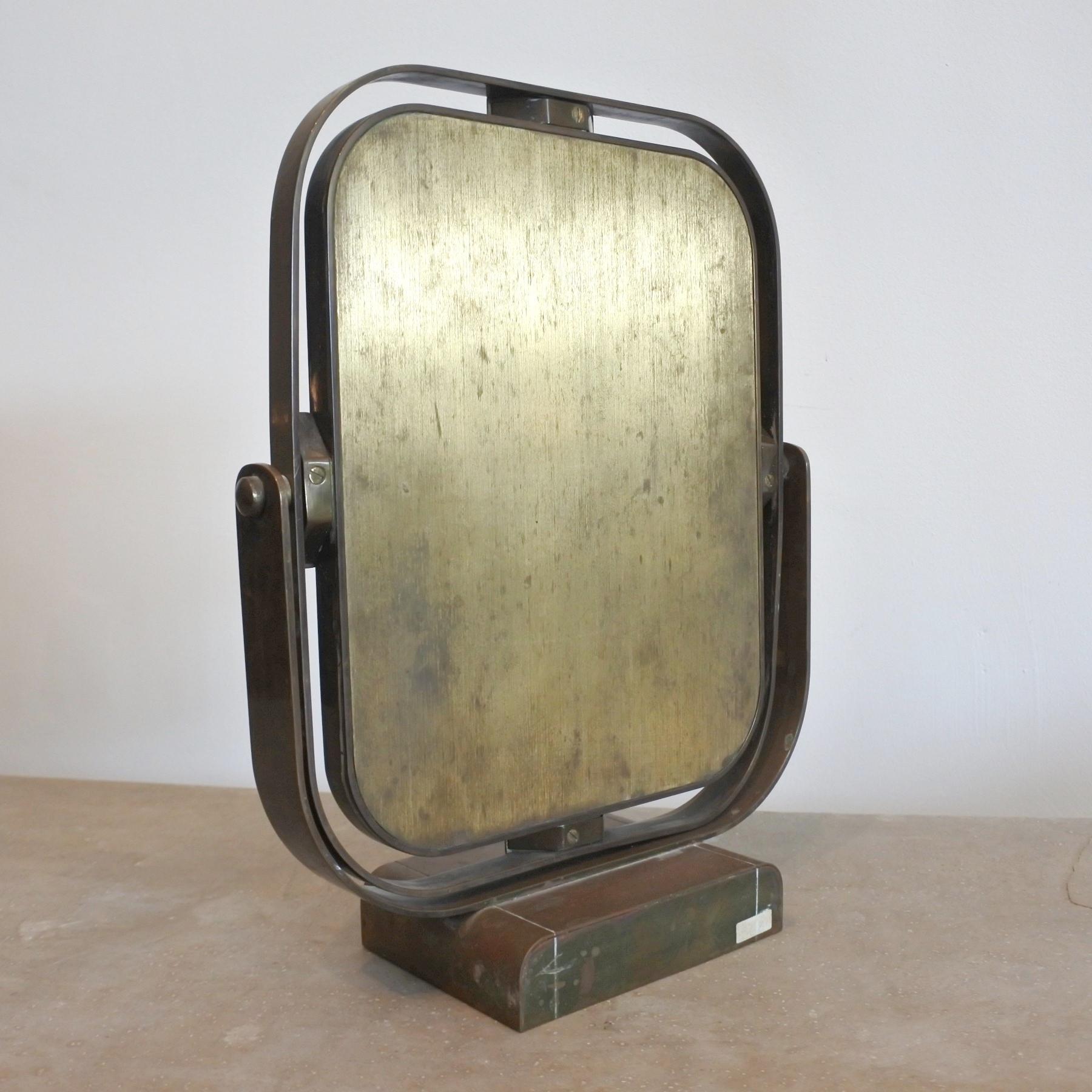 Miroir de table en laiton pour la marque de montres suisses de luxe Piaget, vers les années 1960 en vente 2