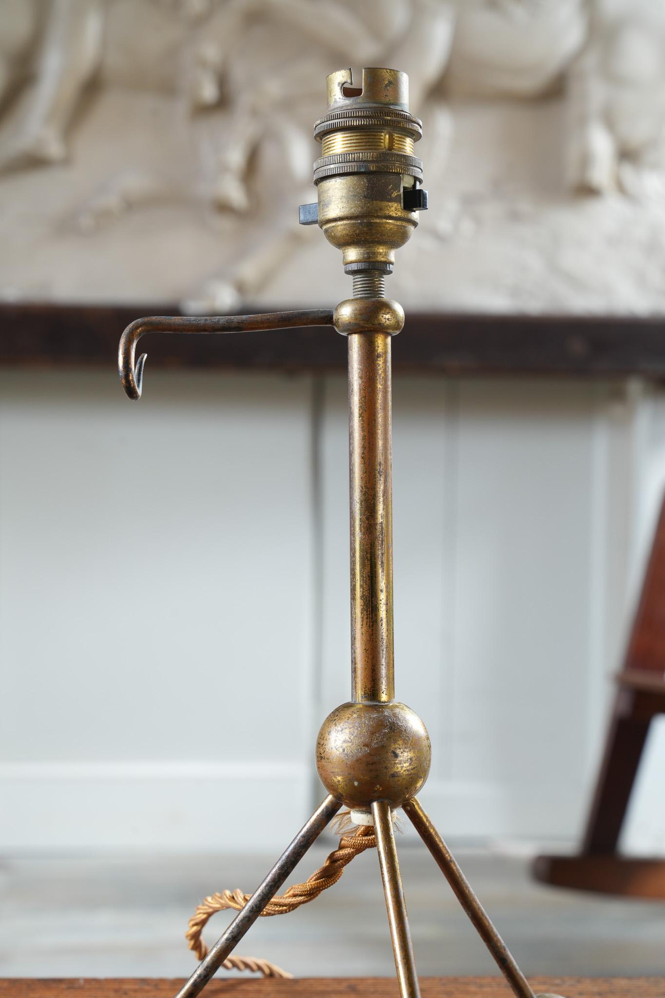 A Brass Tripod Table Lamp In Good Condition For Sale In Conwy, GB